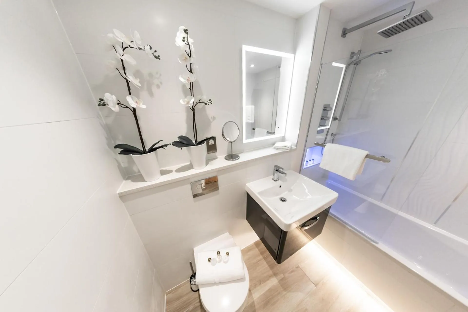 Shower in Ivory Lodge