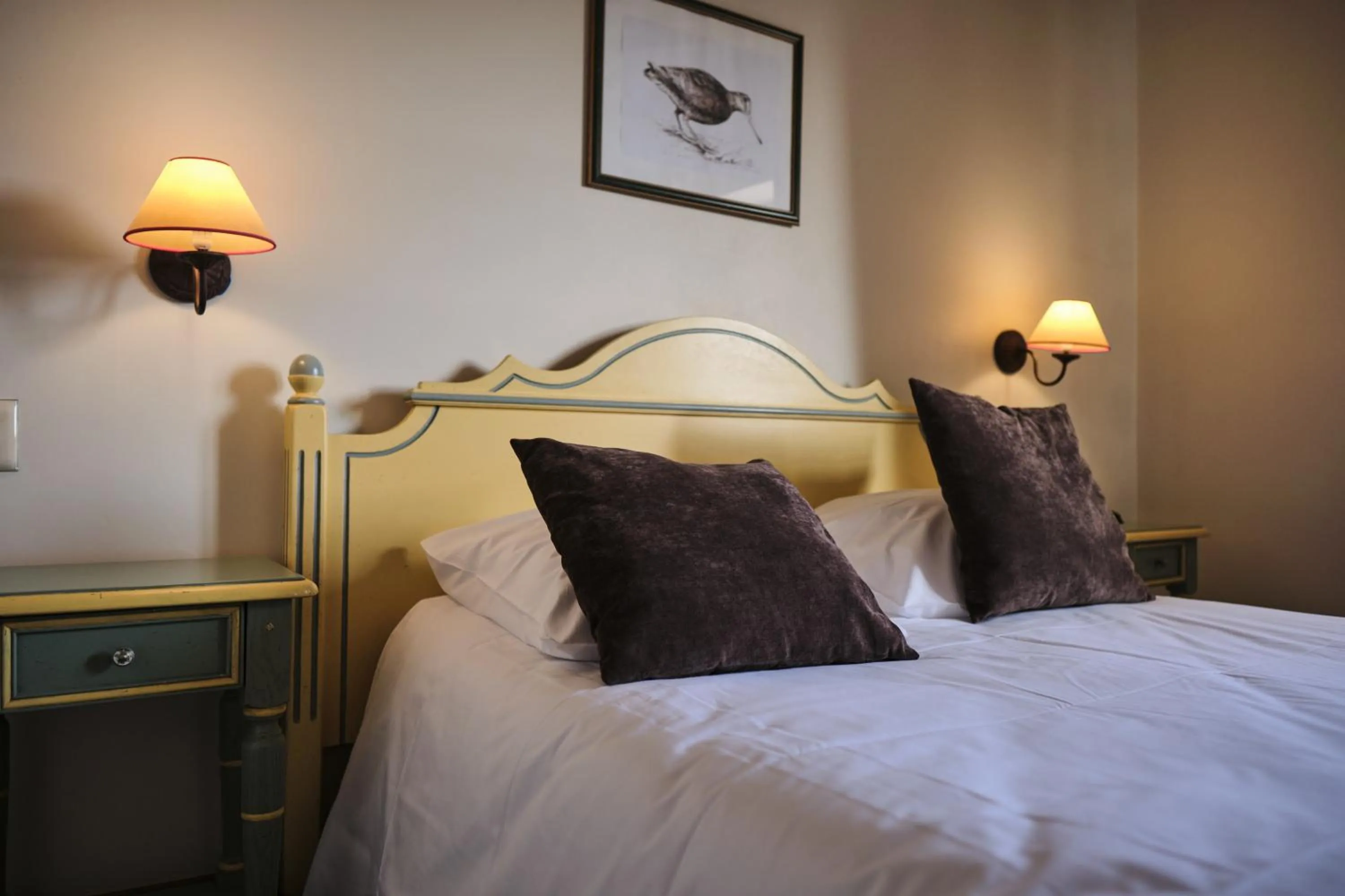 Bed in Hostellerie de la Tour d'Auxois