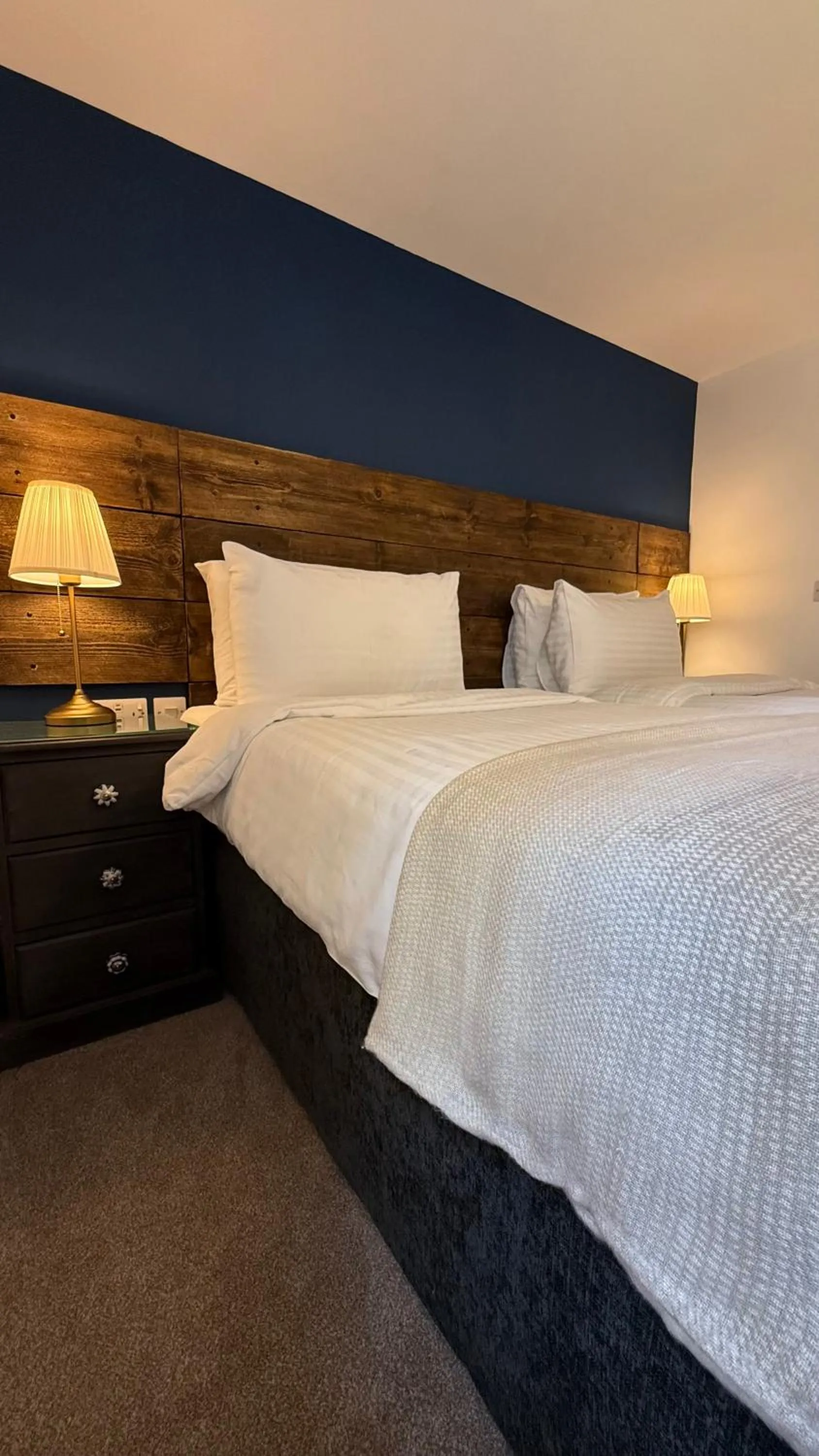 Bedroom, Bed in Watermead House