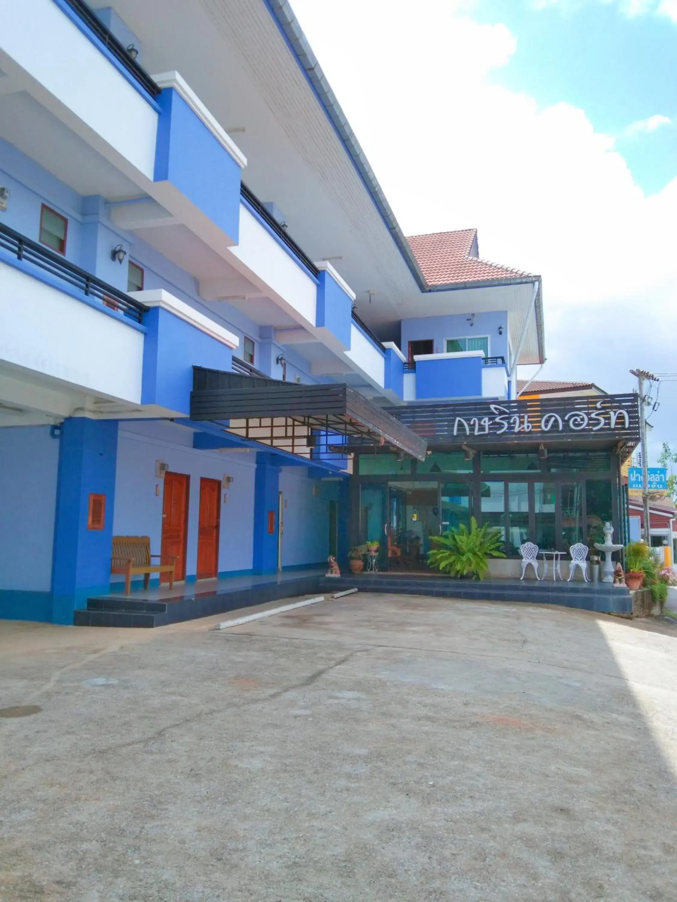 Property building in Kasarin Court Property building in Kasarin Court