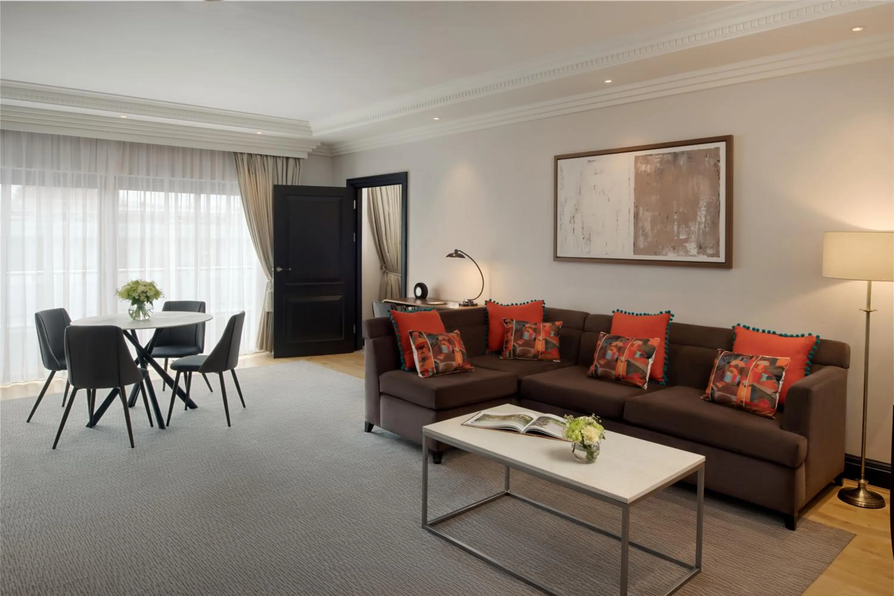 Living room in Hyatt Regency London - The Churchill