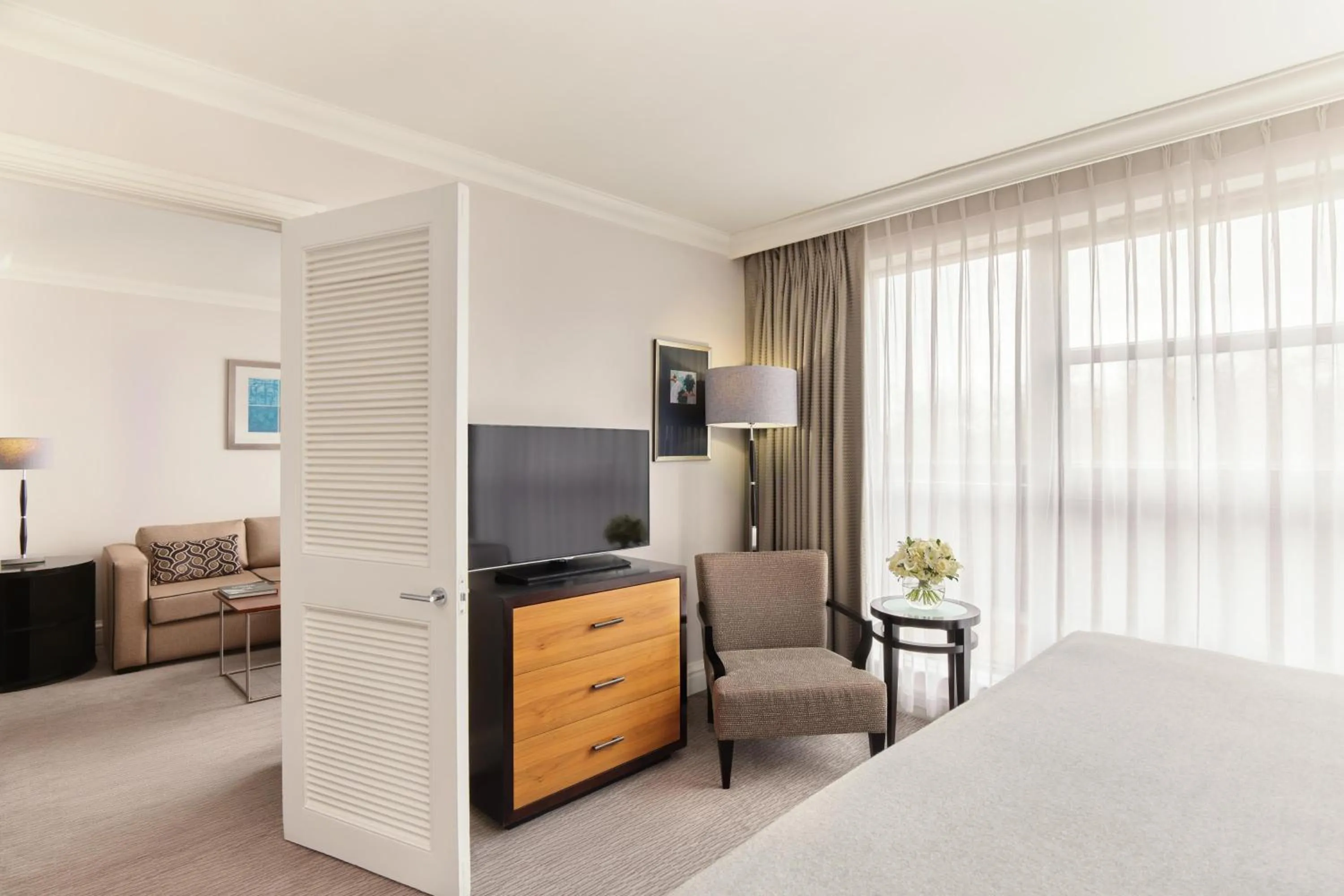 Photo of the whole room, Bed in Hyatt Regency London - The Churchill