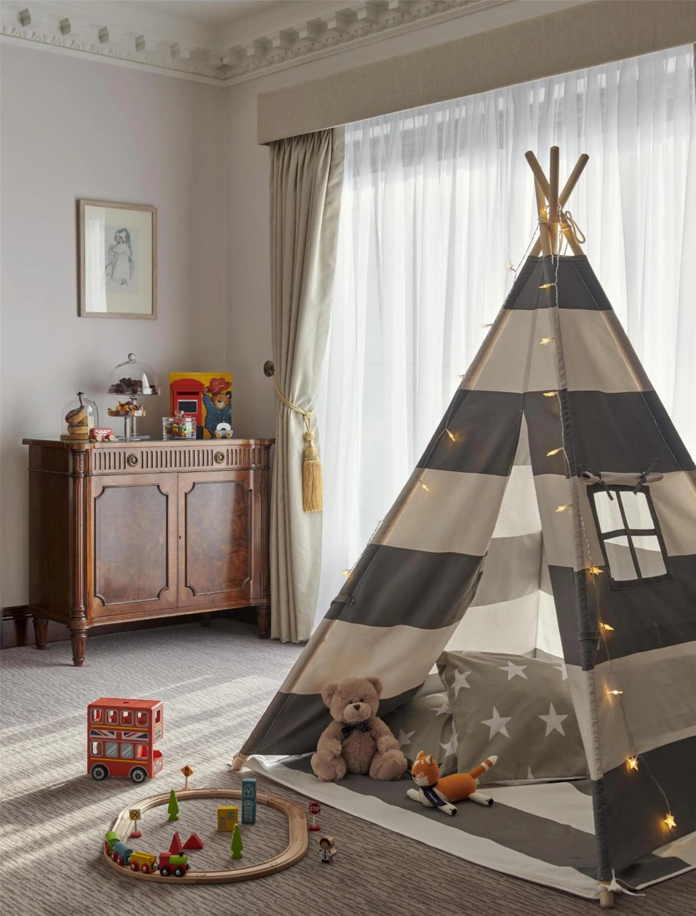 Photo of the whole room in Hyatt Regency London - The Churchill