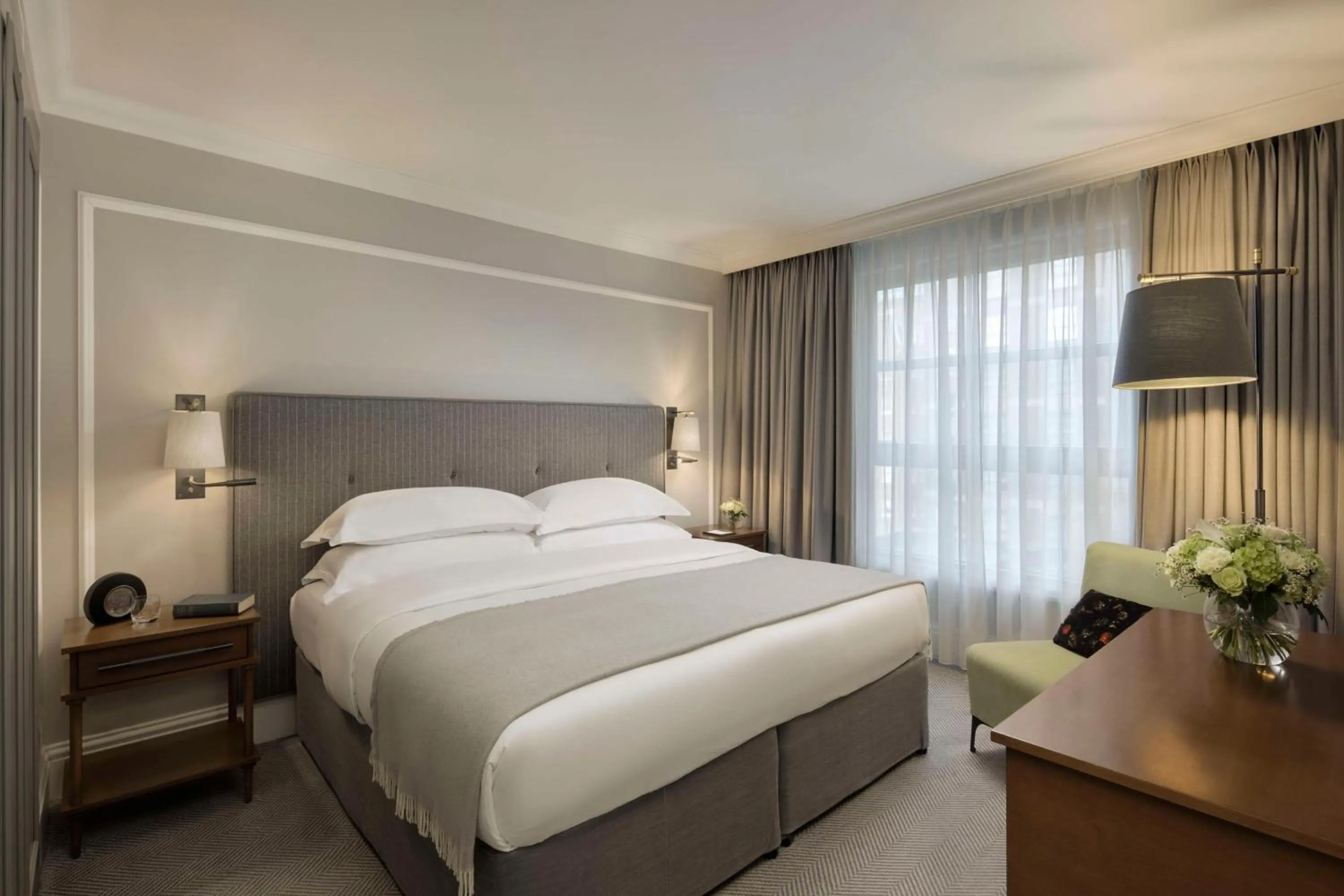 Photo of the whole room, Bed in Hyatt Regency London - The Churchill