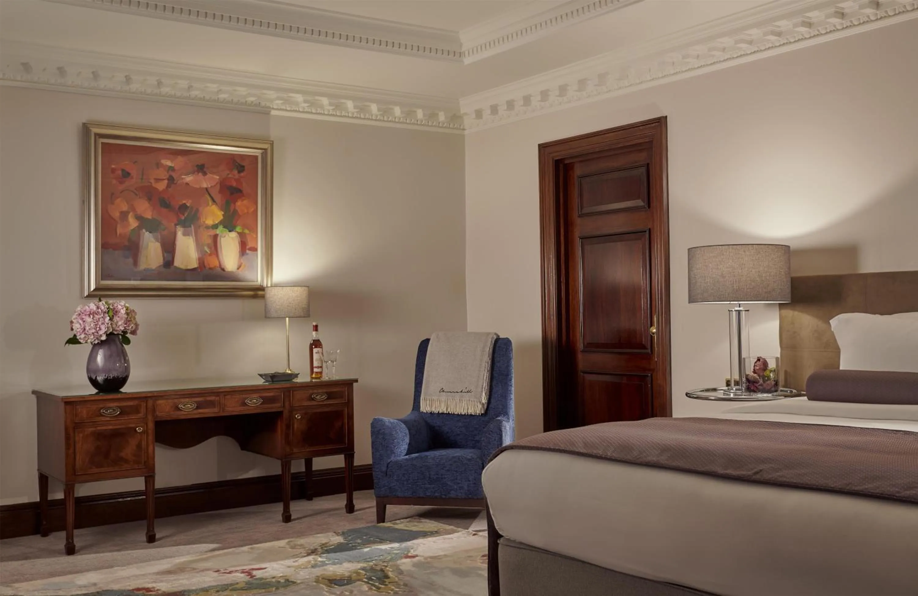 Photo of the whole room, Bed in Hyatt Regency London - The Churchill