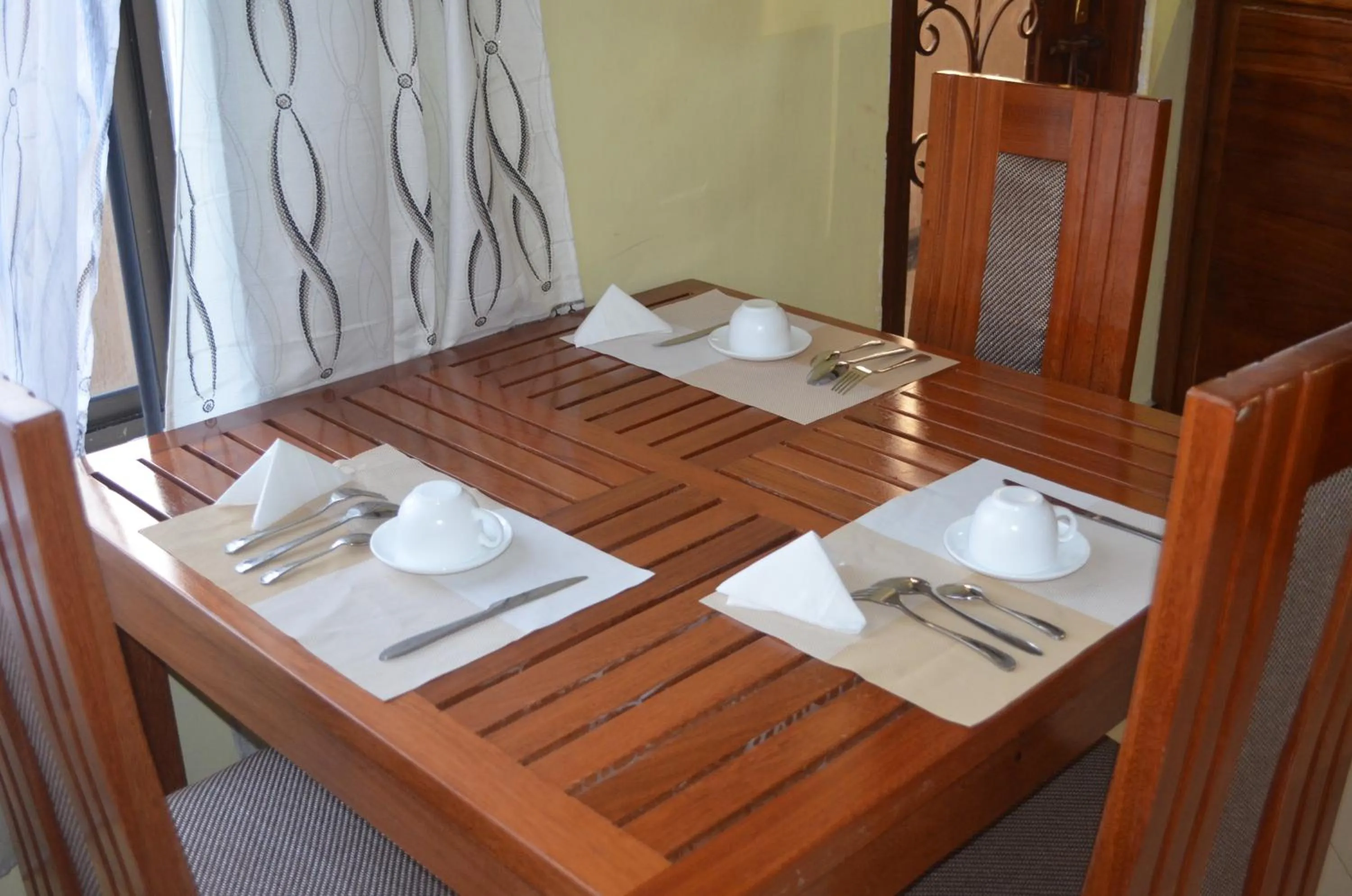 Restaurant/places to eat in Jaden Hotel & Lounge - Arusha