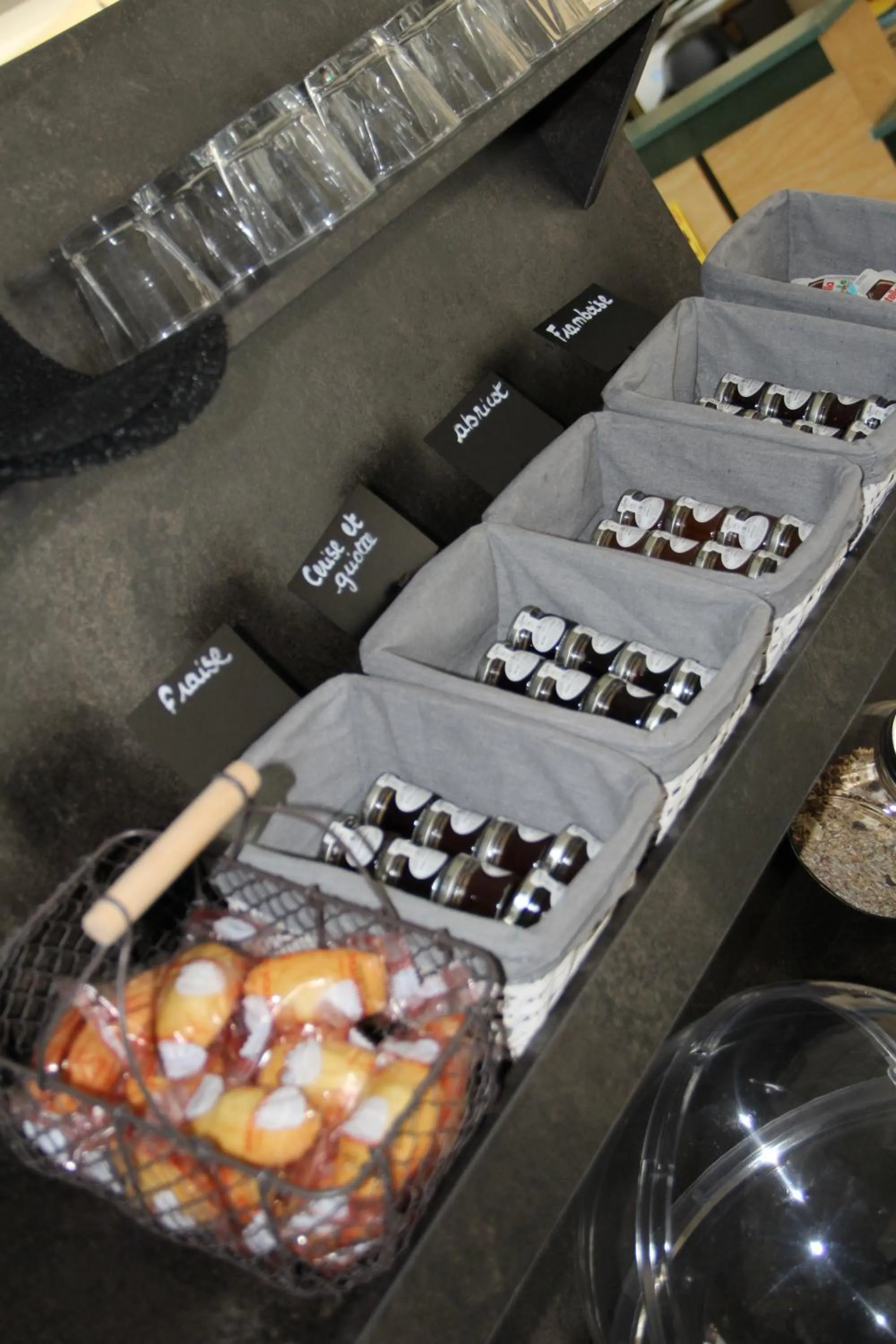 Buffet breakfast in le tout va bien