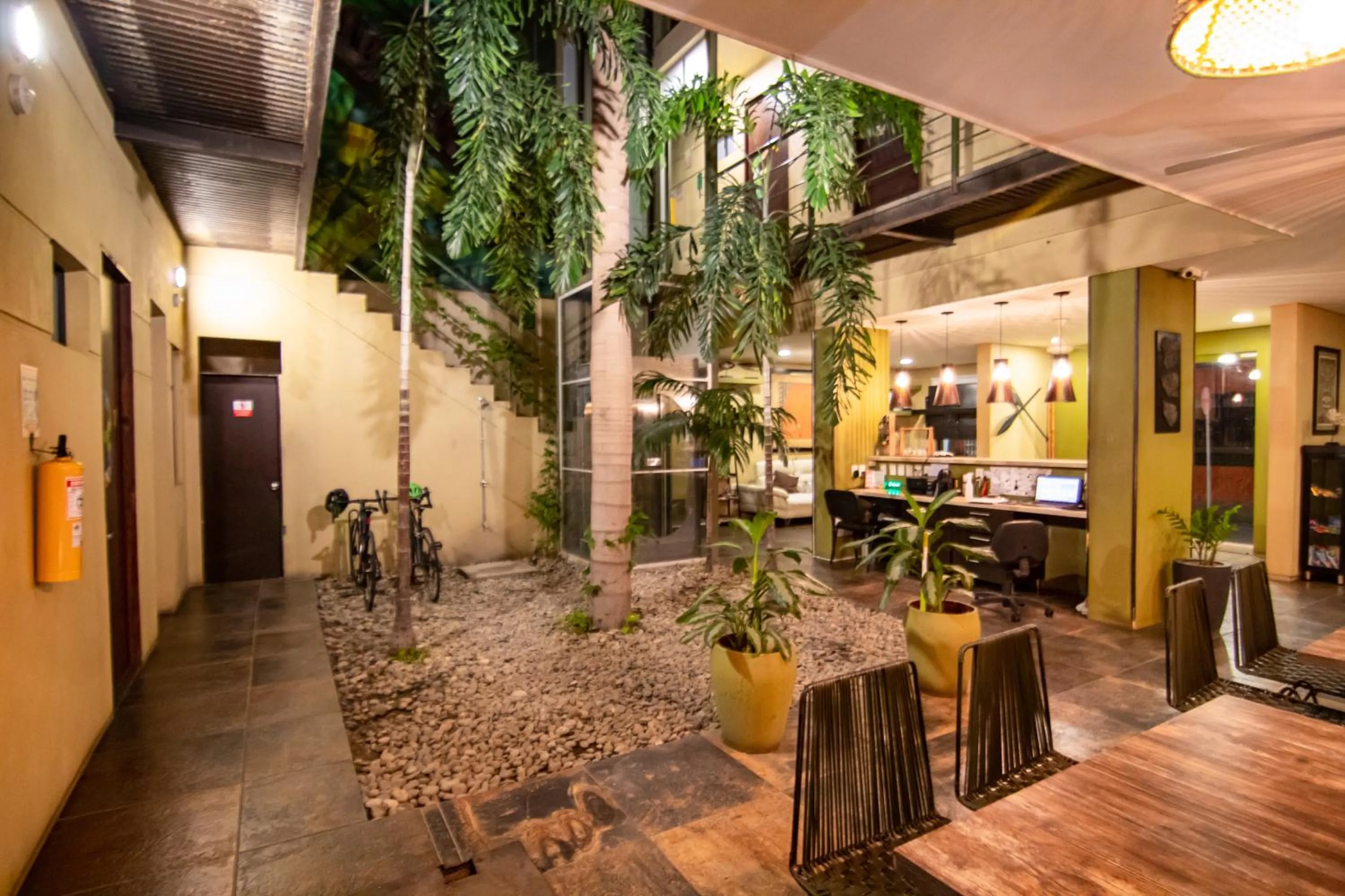 Restaurant/places to eat in Oasis Fresh Hotel