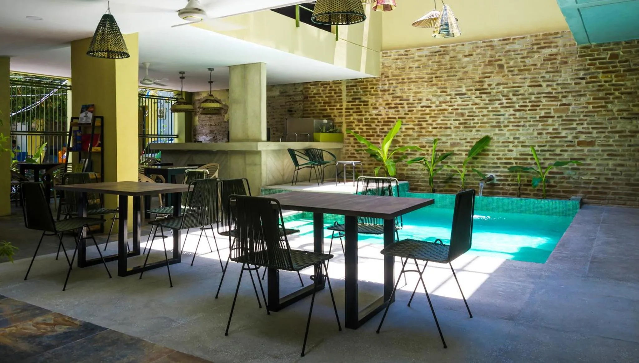 Restaurant/places to eat in Oasis Fresh Hotel