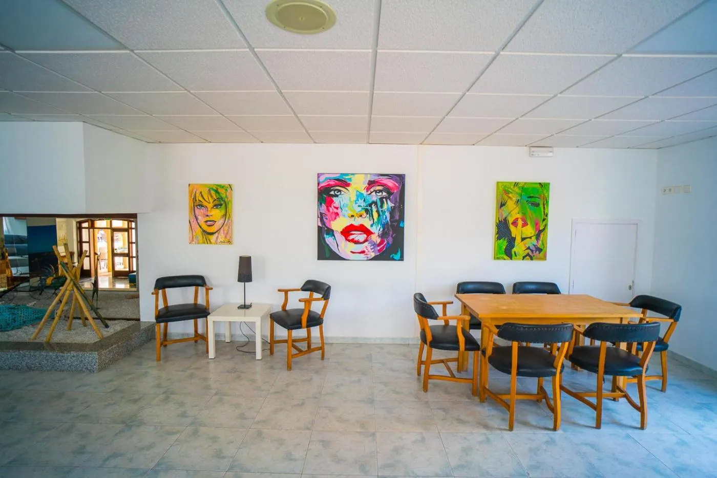 Communal lounge/ TV room in Hotel Sur