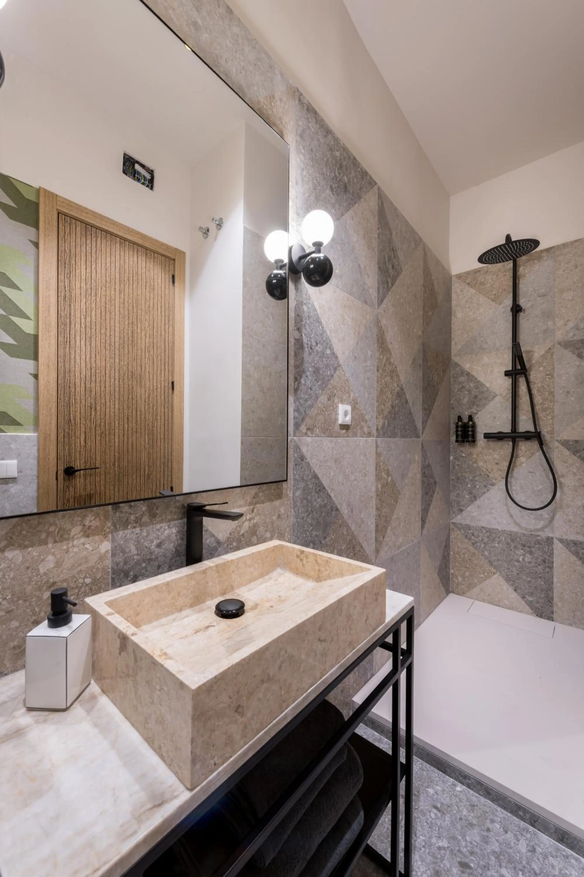Bathroom, Bed in Mante House - Malasaña Design