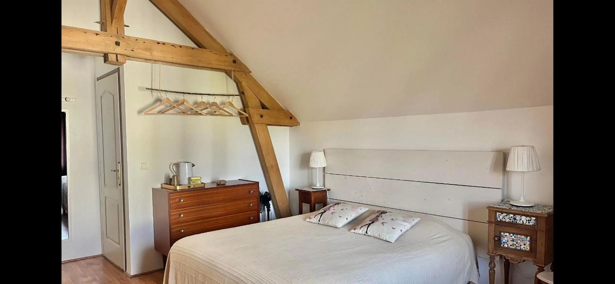 Photo of the whole room, Bed in Chambres d'Hôtes La Vallée des Vignes