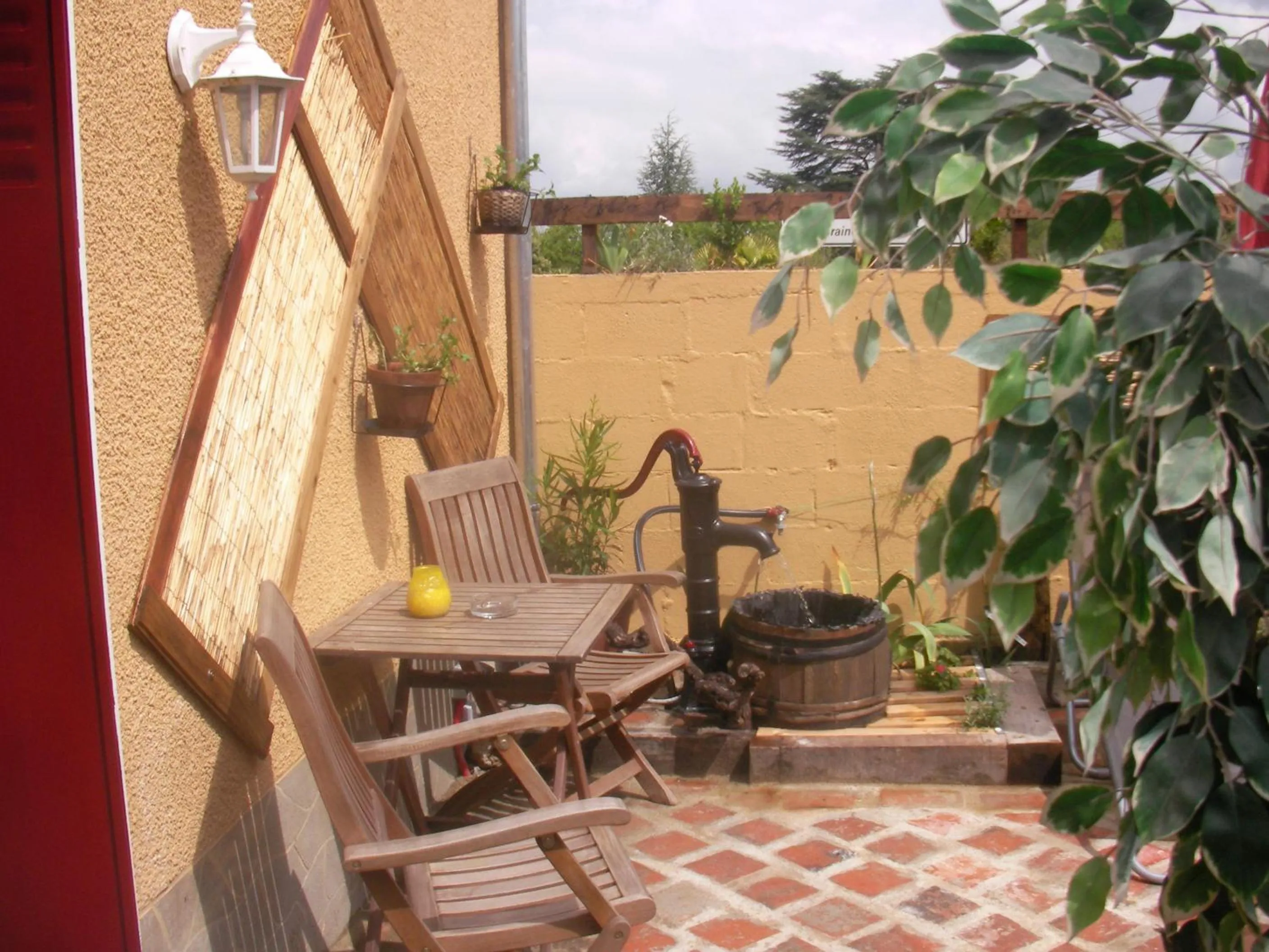 Patio in Chambres d'Hôtes La Vallée des Vignes