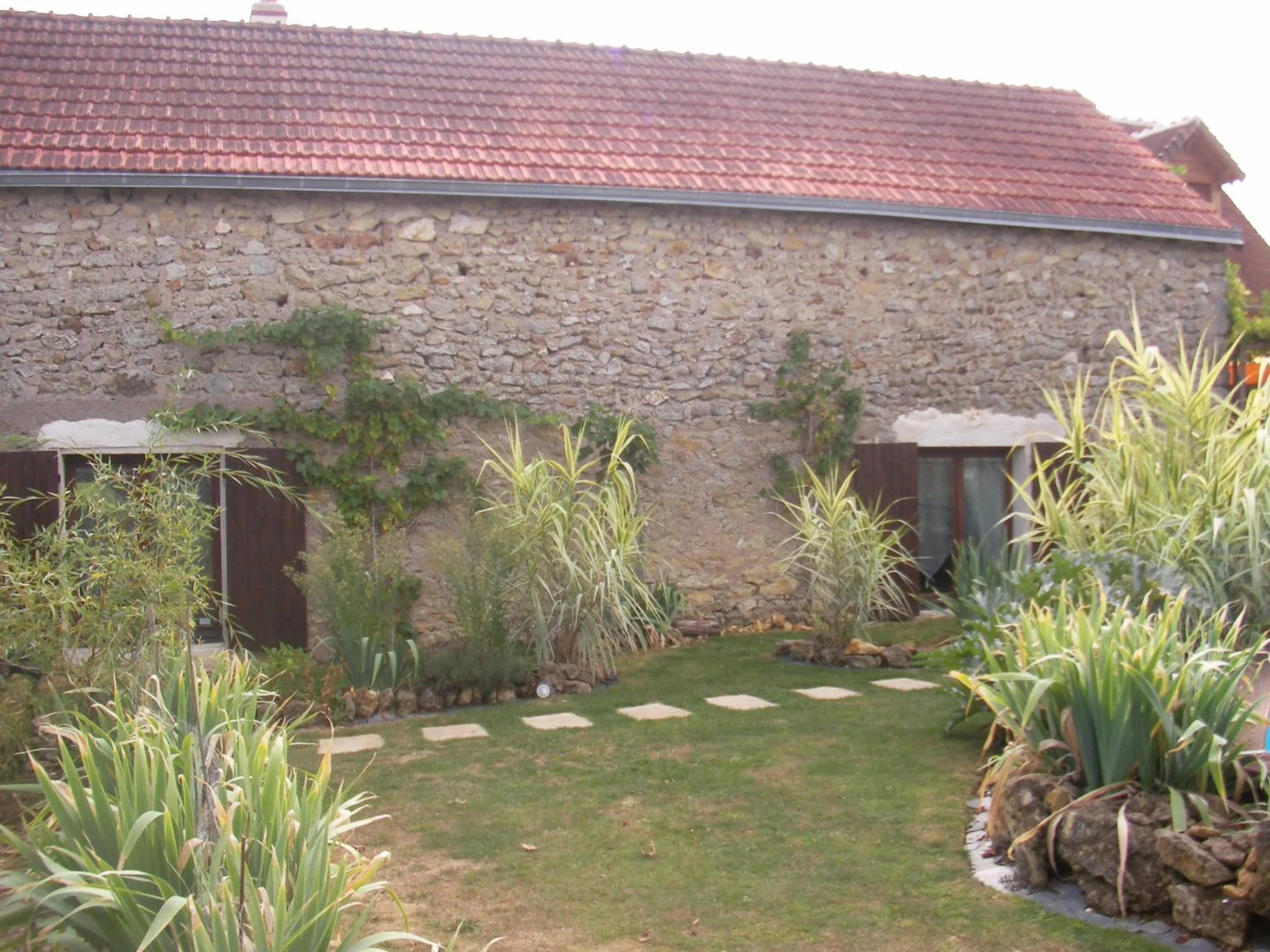 Property building in Chambres d'Hôtes La Vallée des Vignes
