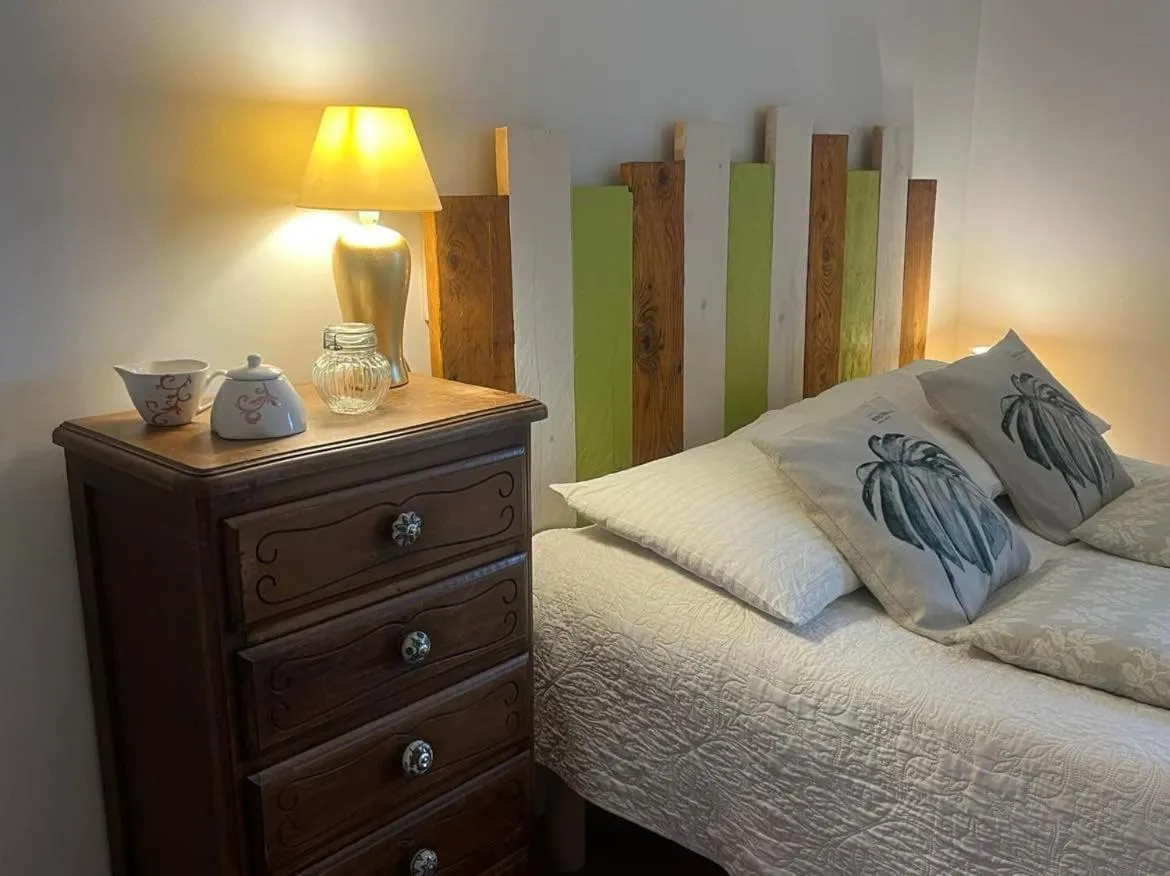 Bedroom, Bed in Chambres d'Hôtes La Vallée des Vignes