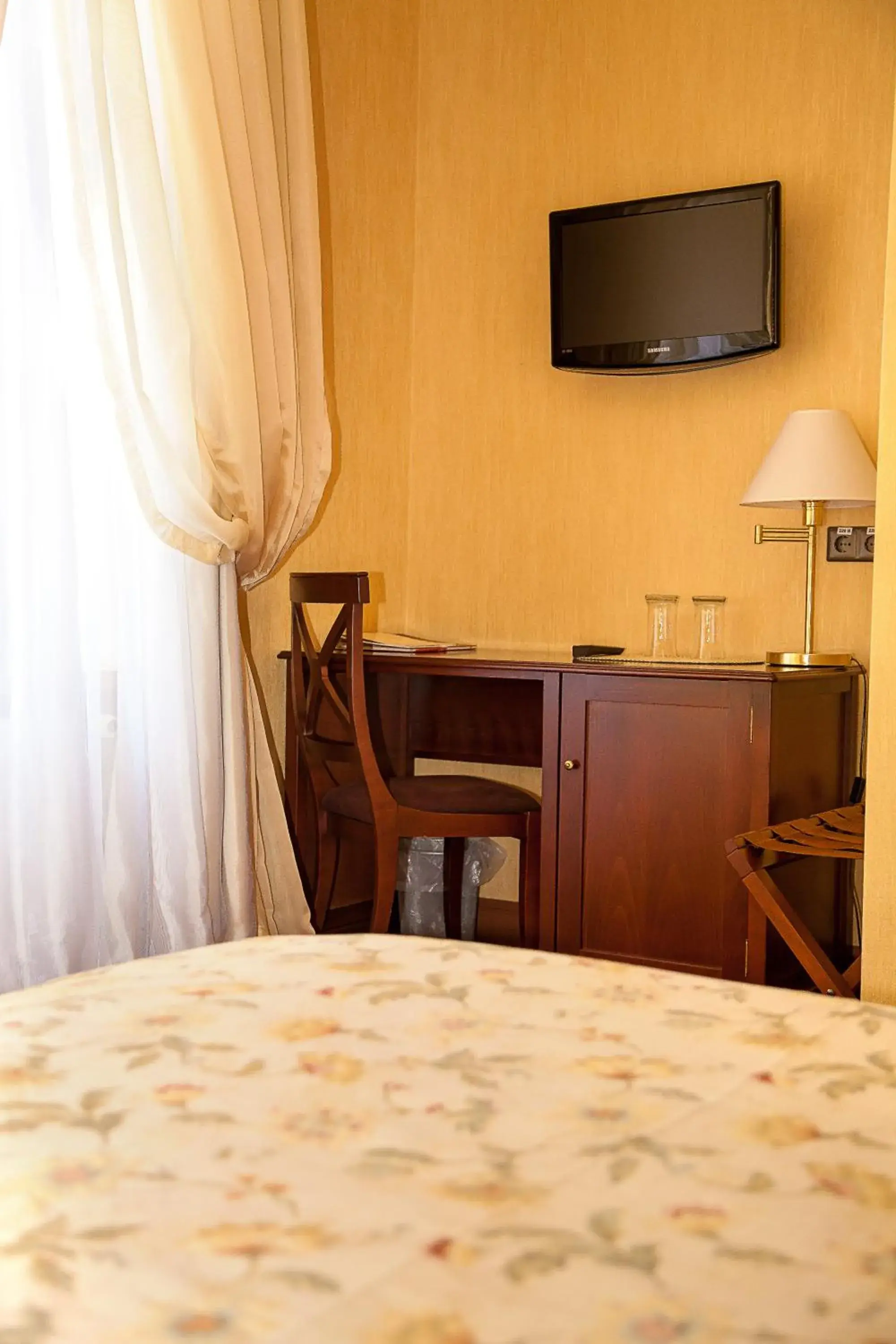 Standard Double Room - single occupancy in Optima Collection Kamianets-Podilskyi Standard Double Room - single occupancy in Optima Collection Kamianets-Podilskyi