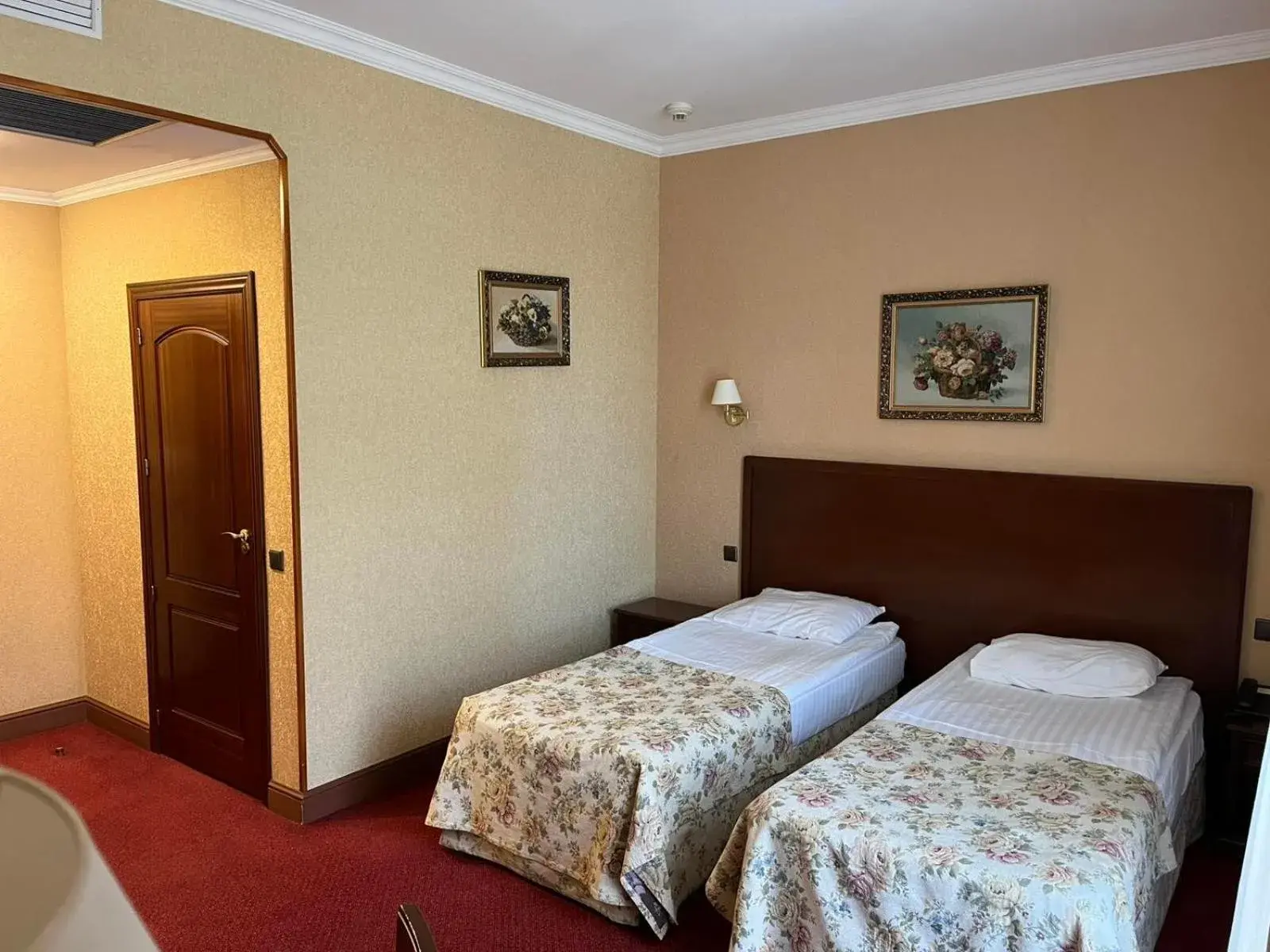 Twin Room - single occupancy - Disability Access in Optima Collection Kamianets-Podilskyi Twin Room - single occupancy - Disability Access in Optima Collection Kamianets-Podilskyi