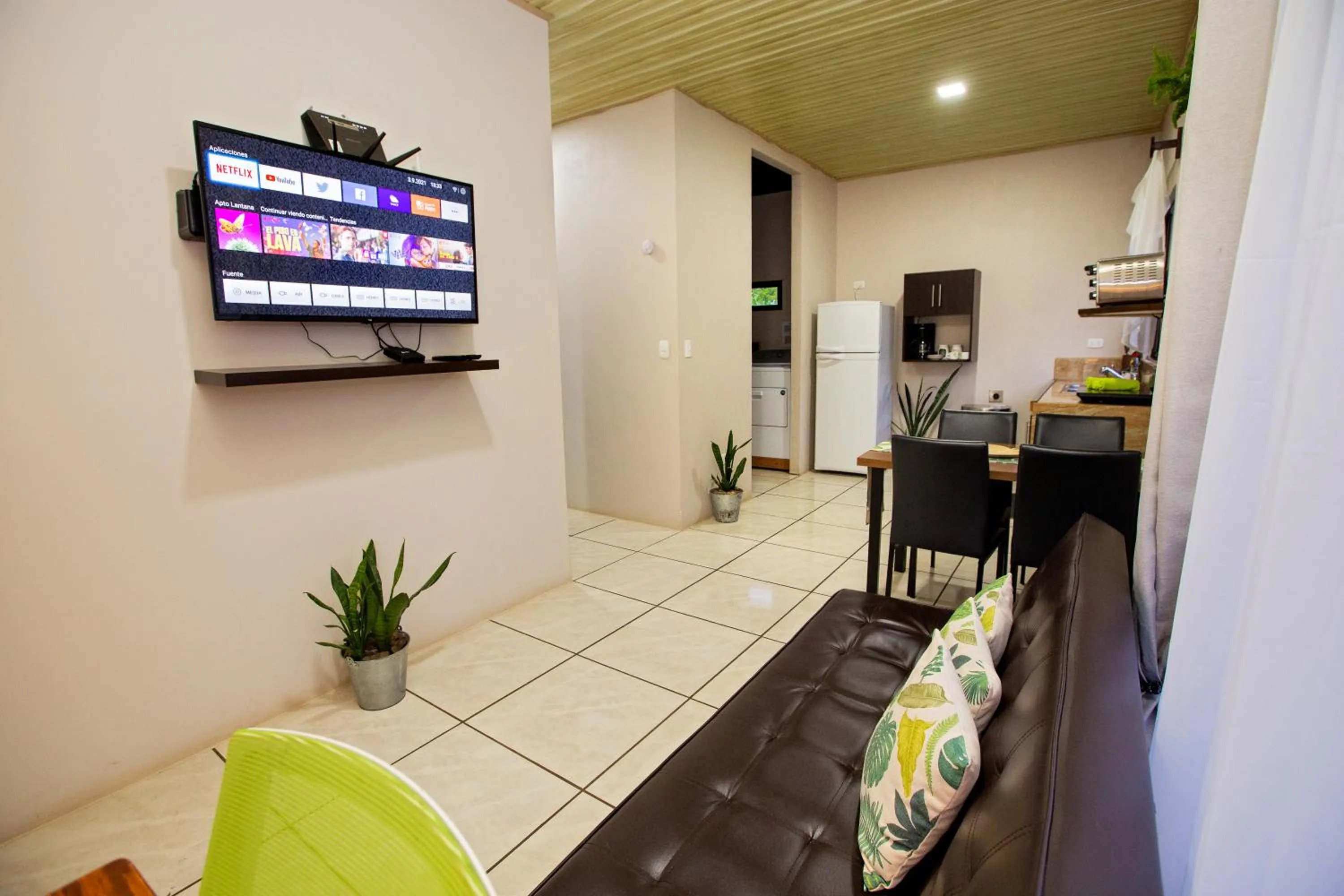 TV and multimedia in Apartamento Lantana ,Monteverde con Aire Acondicionado y Lavanderia