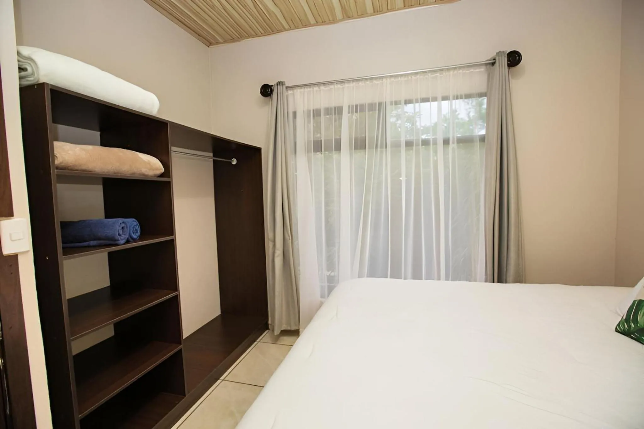 Decorative detail, Bed in Apartamento Lantana ,Monteverde con Aire Acondicionado y Lavanderia