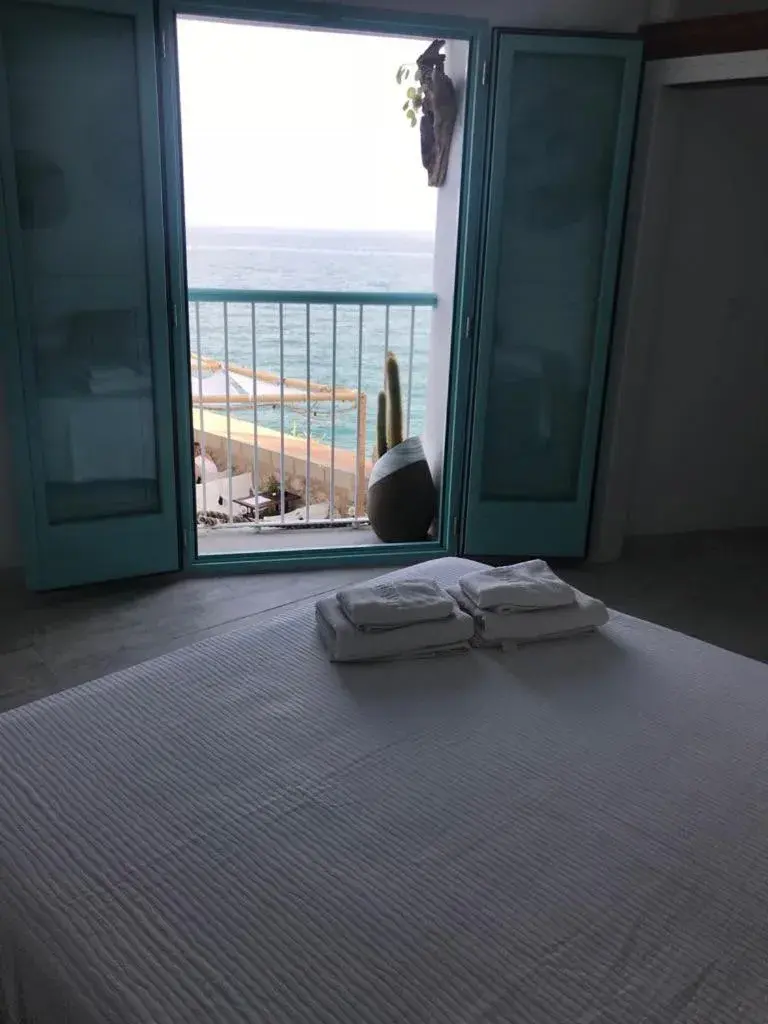 Deluxe Double Room with Balcony and Sea View in Respirar Deluxe Double Room with Balcony and Sea View in Respirar