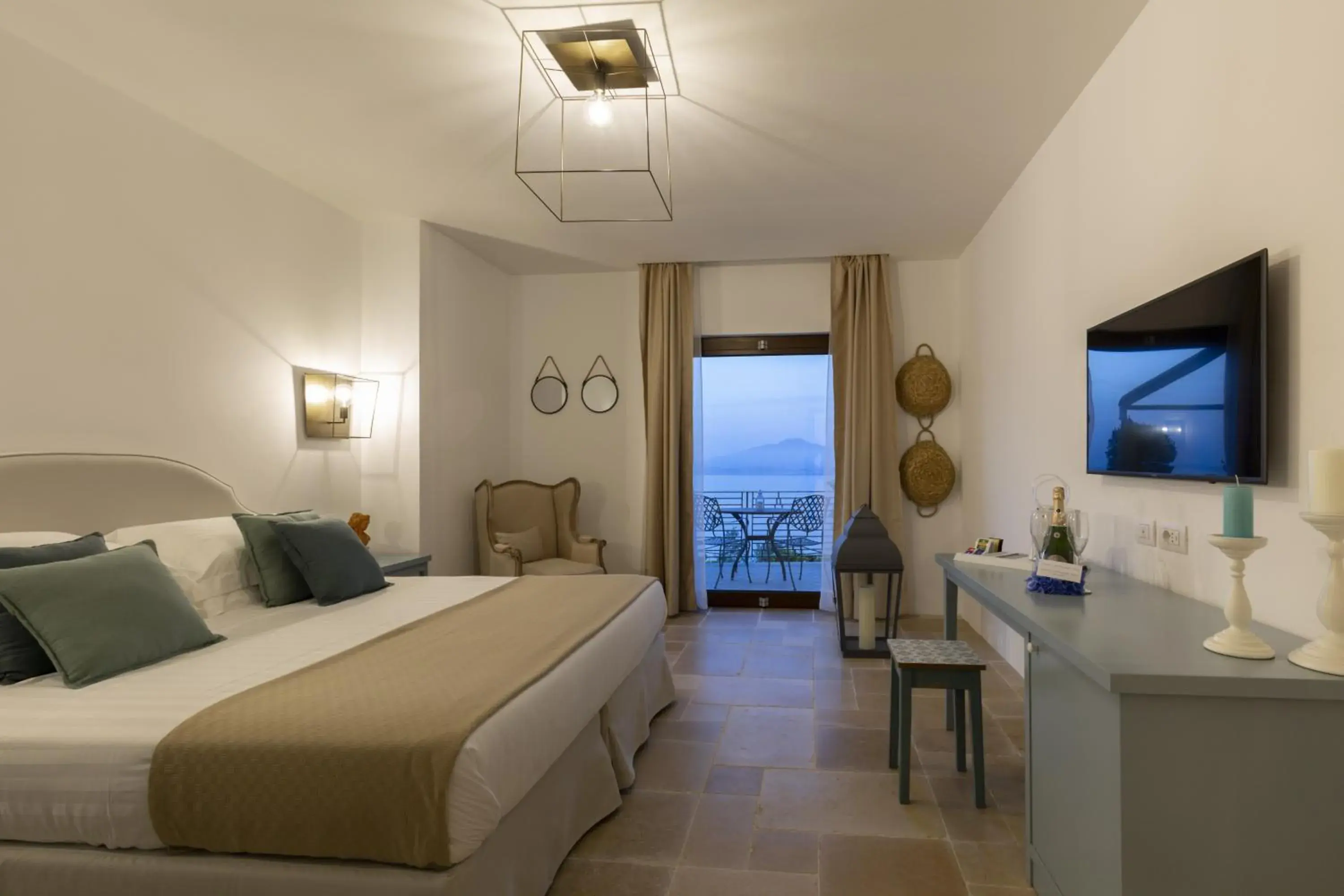 Deluxe Double or Twin Room with Sea View in Romantic Relais Sorrento Deluxe Double or Twin Room with Sea View in Romantic Relais Sorrento