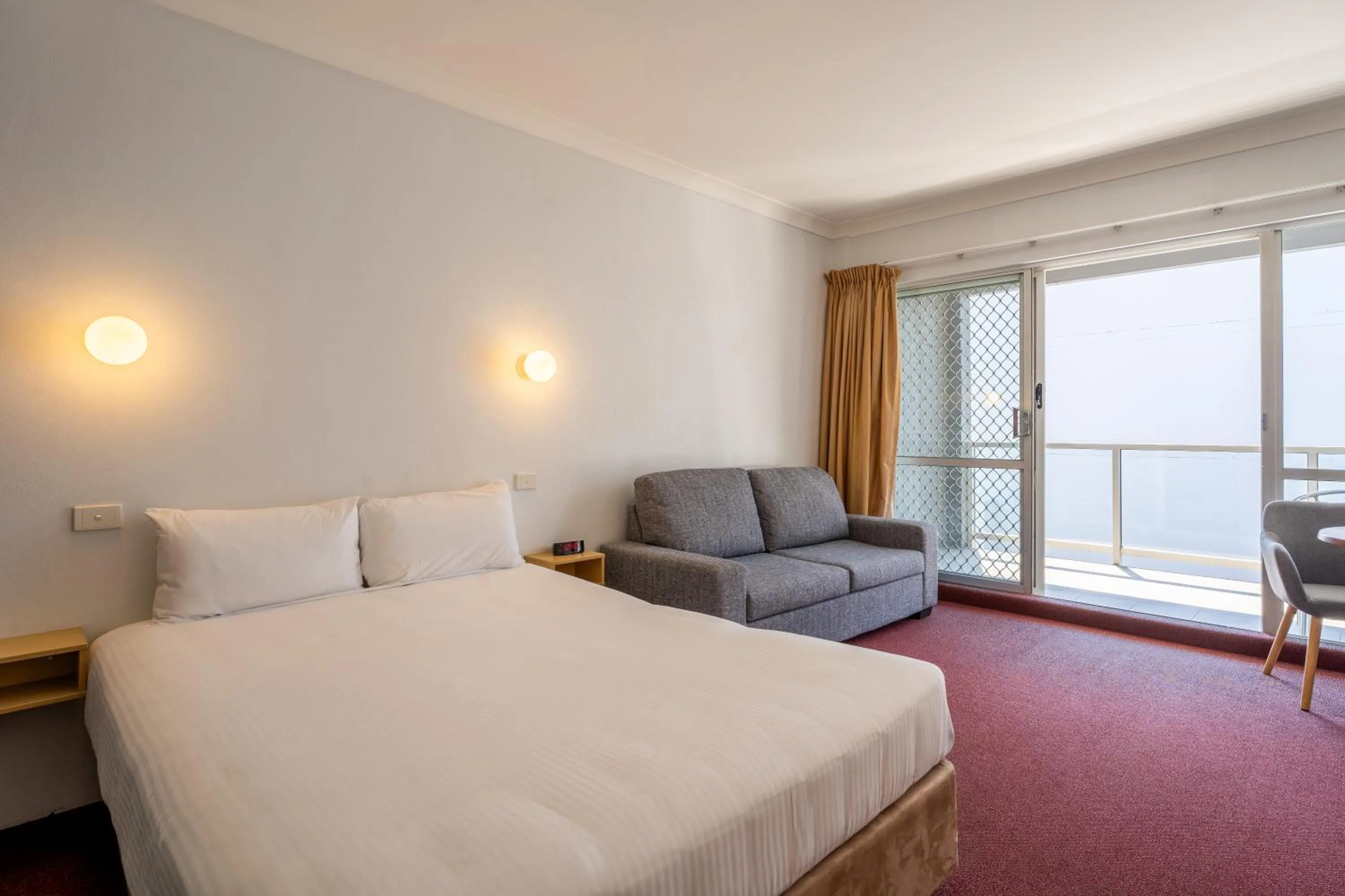 Bedroom, Bed in Port Aloha Motel