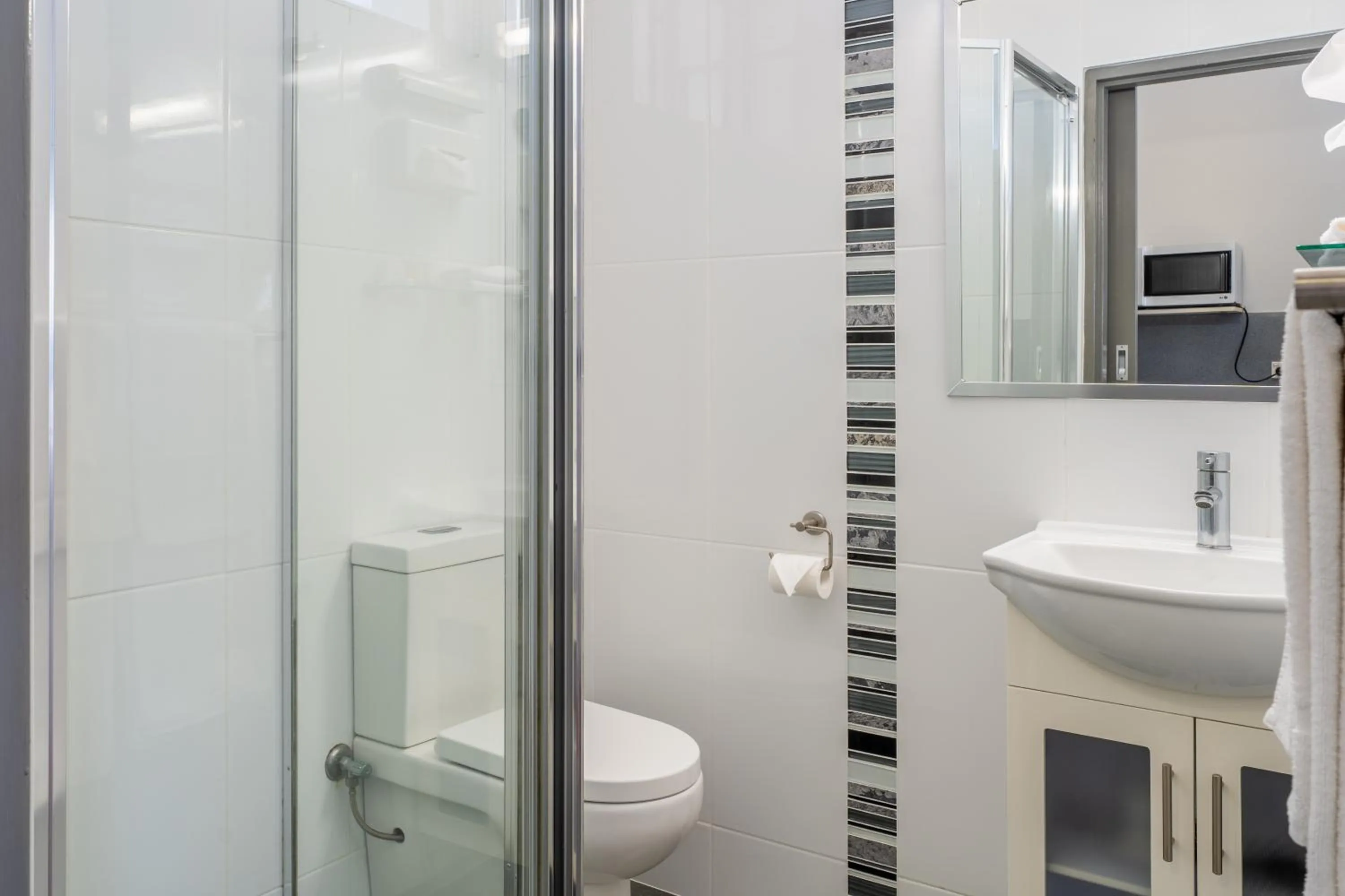 Bathroom in Port Aloha Motel