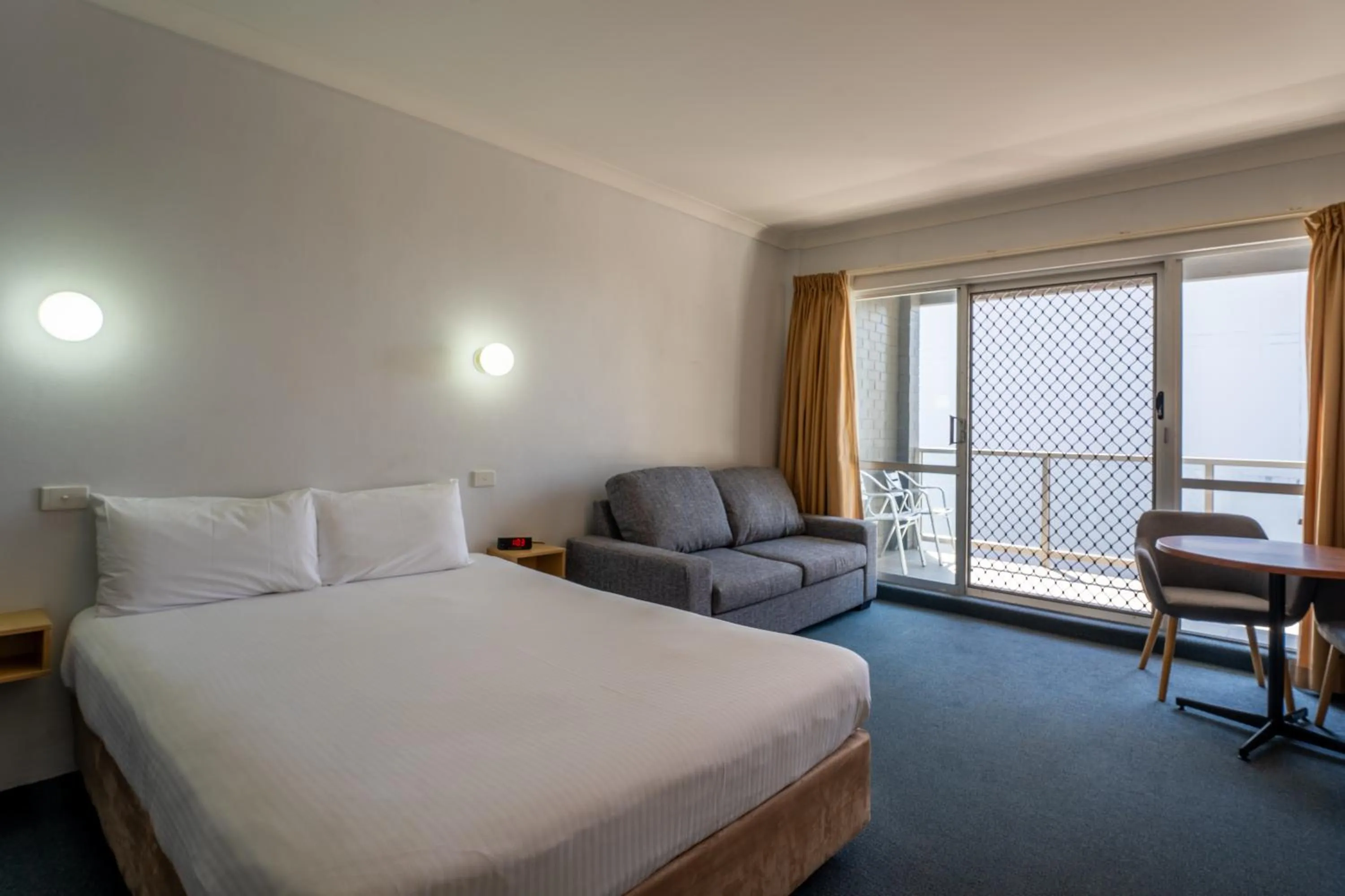 Bedroom, Bed in Port Aloha Motel