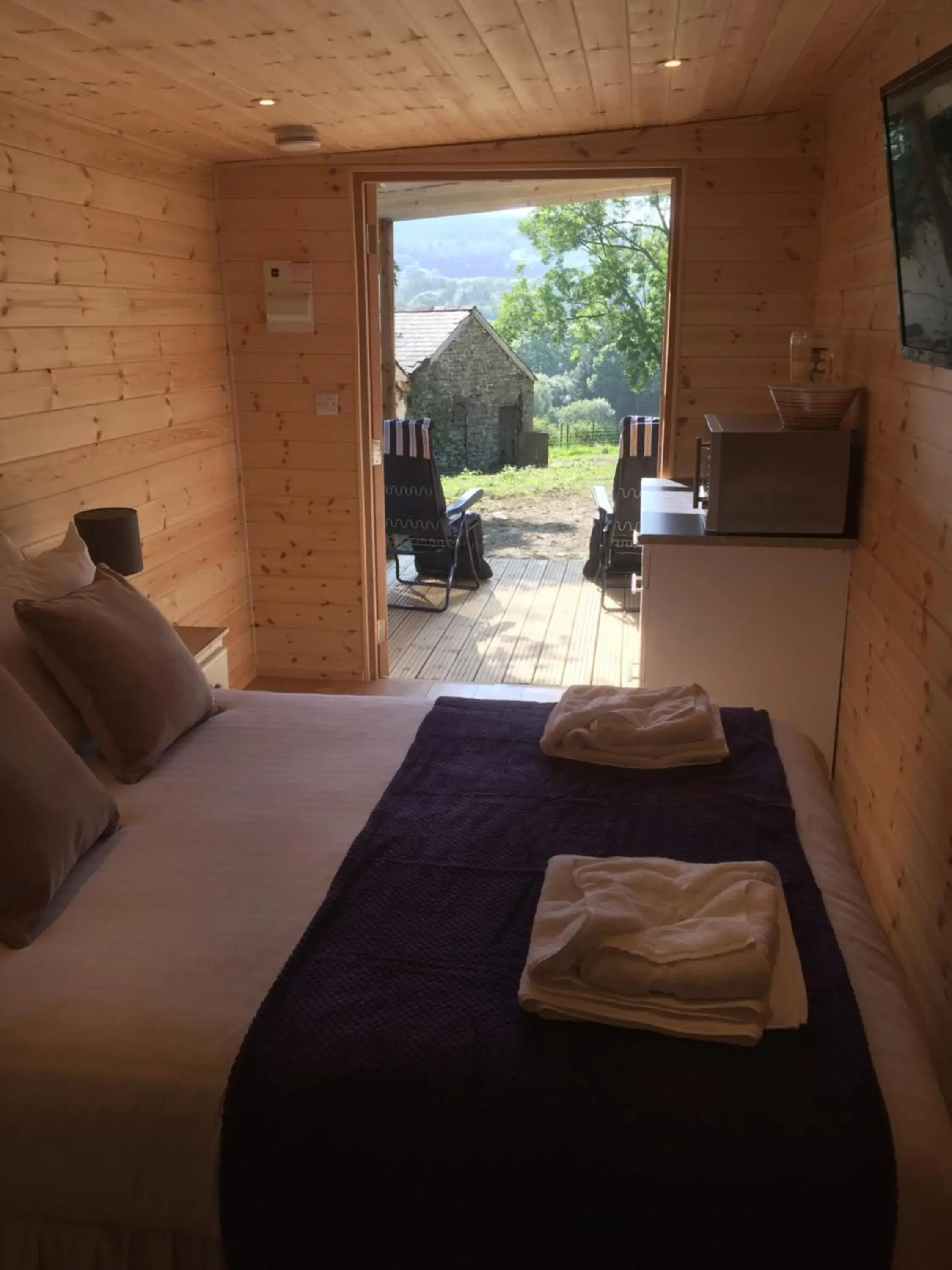 Vacation Home in Romantic Getaway Luxury Wooden Cabin With Private Hot Tub and BBQ Vacation Home in Romantic Getaway Luxury Wooden Cabin With Private Hot Tub and BBQ