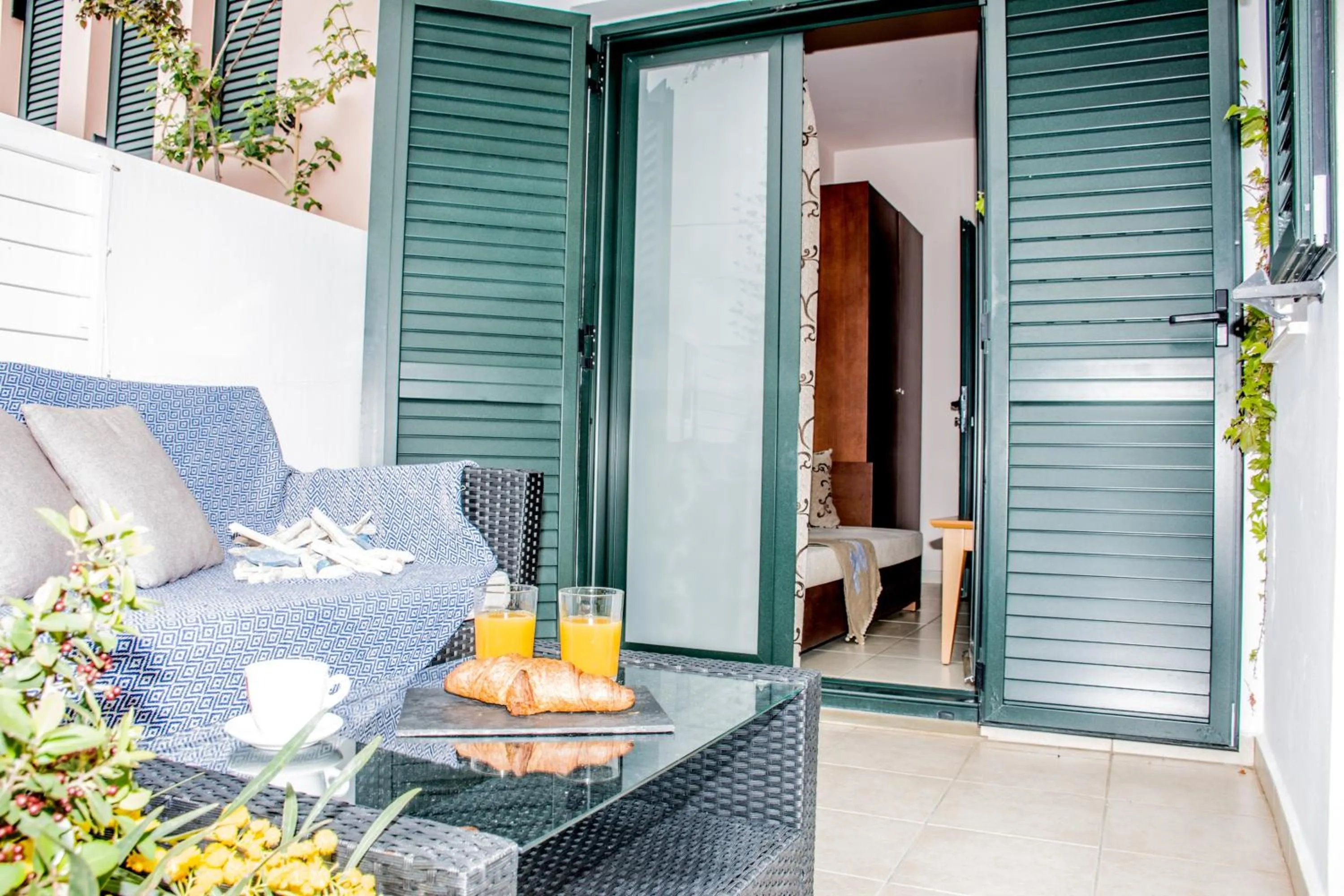 Garden in Marigianna Apartments