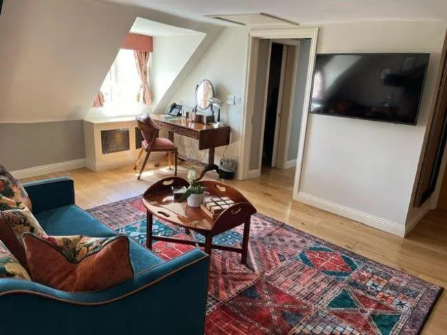 The White Horse Hotel, Romsey, Hampshire - The Coaching Inn Group