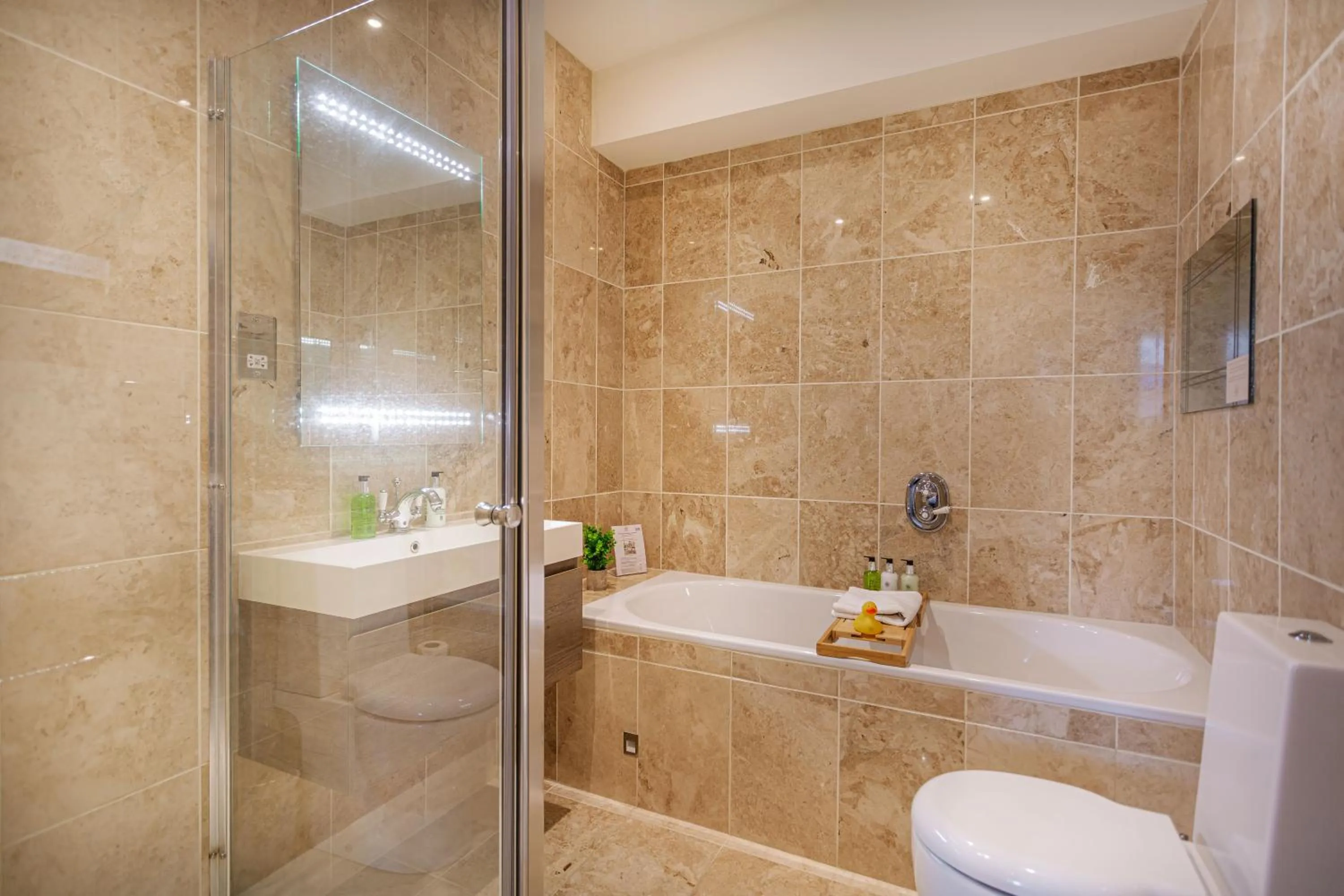 Bathroom in The White Horse Hotel, Romsey, Hampshire - The Coaching Inn Group