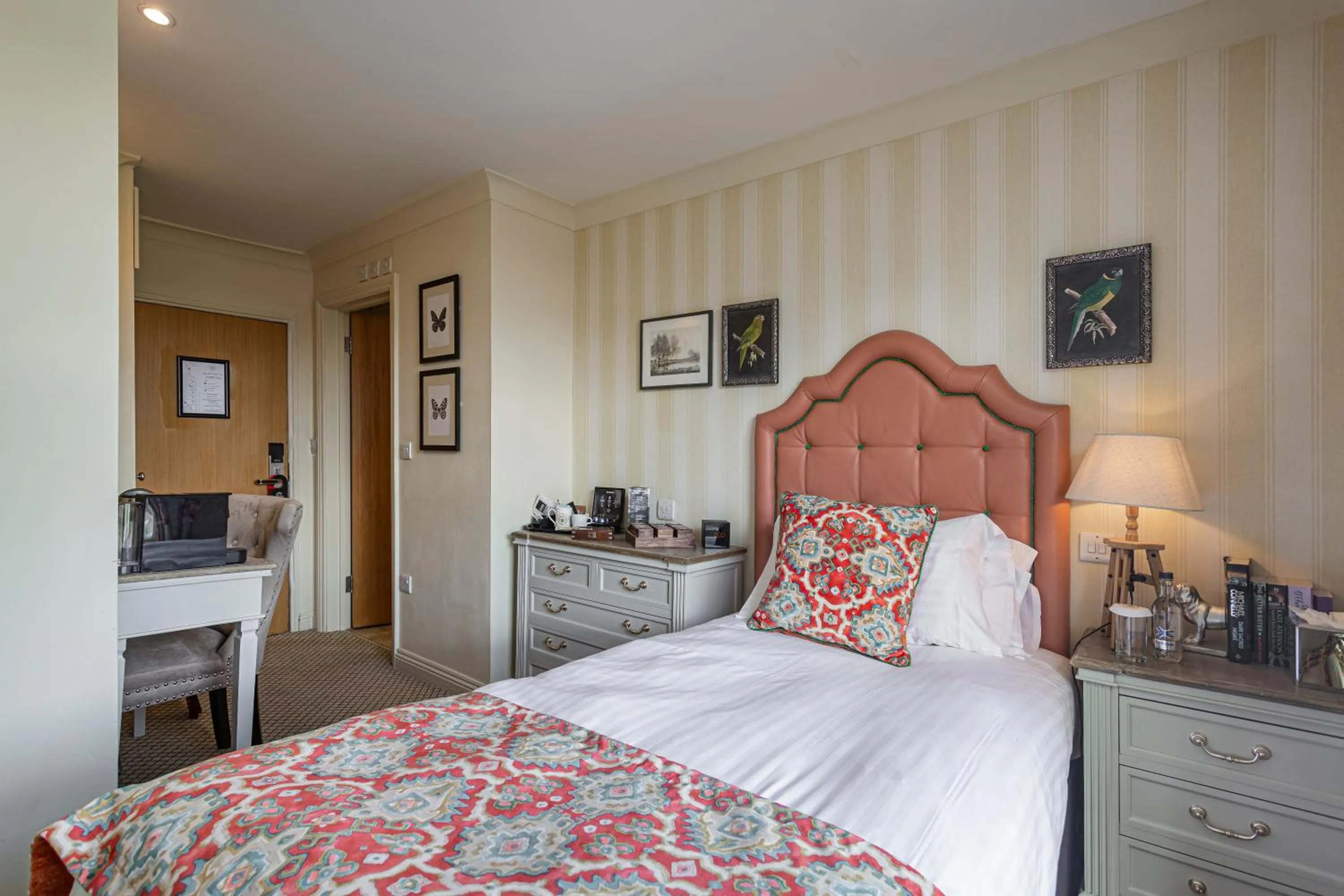 Bed in The White Horse Hotel, Romsey, Hampshire - The Coaching Inn Group