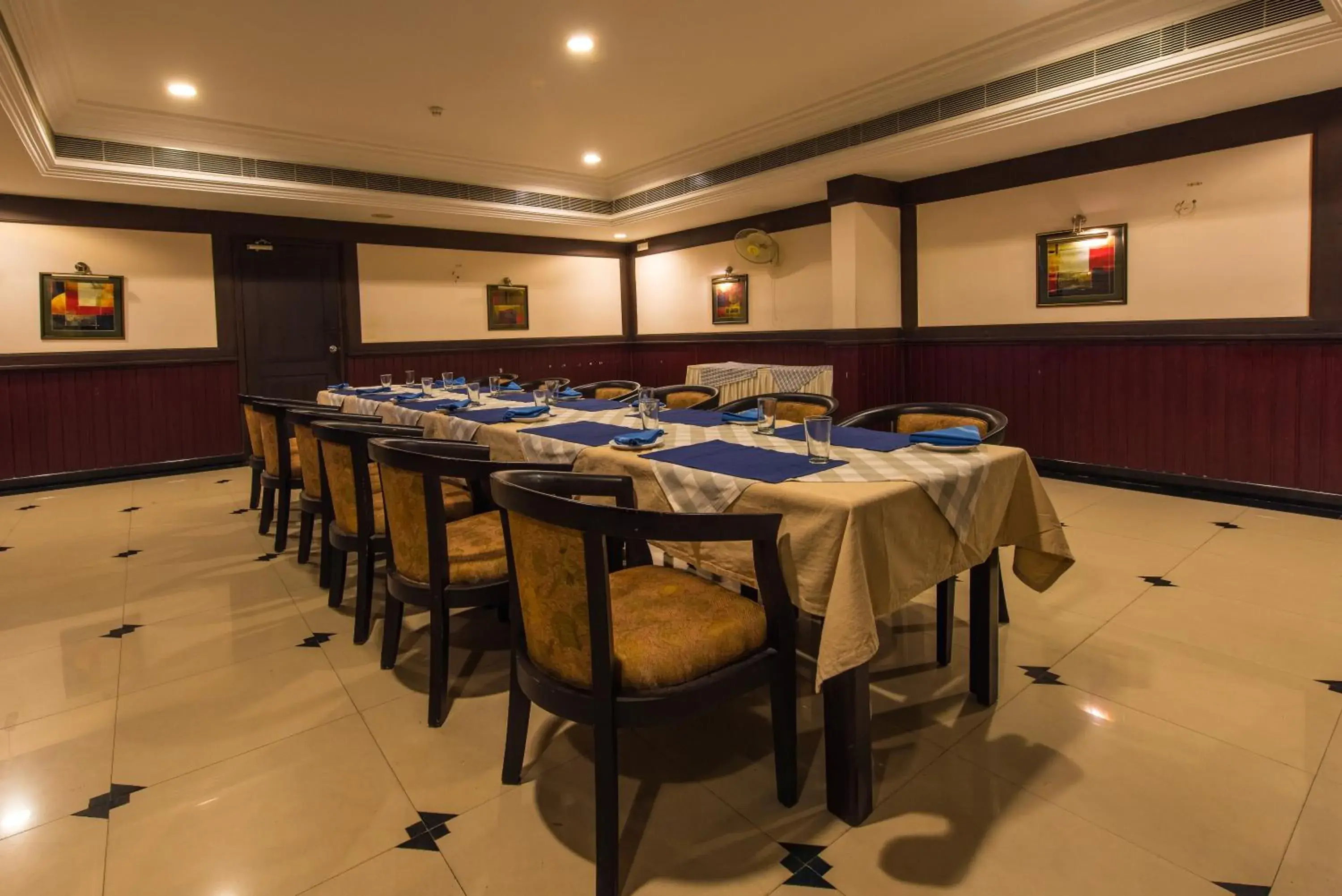Restaurant/places to eat in Kallada Regency Restaurant/places to eat in Kallada Regency