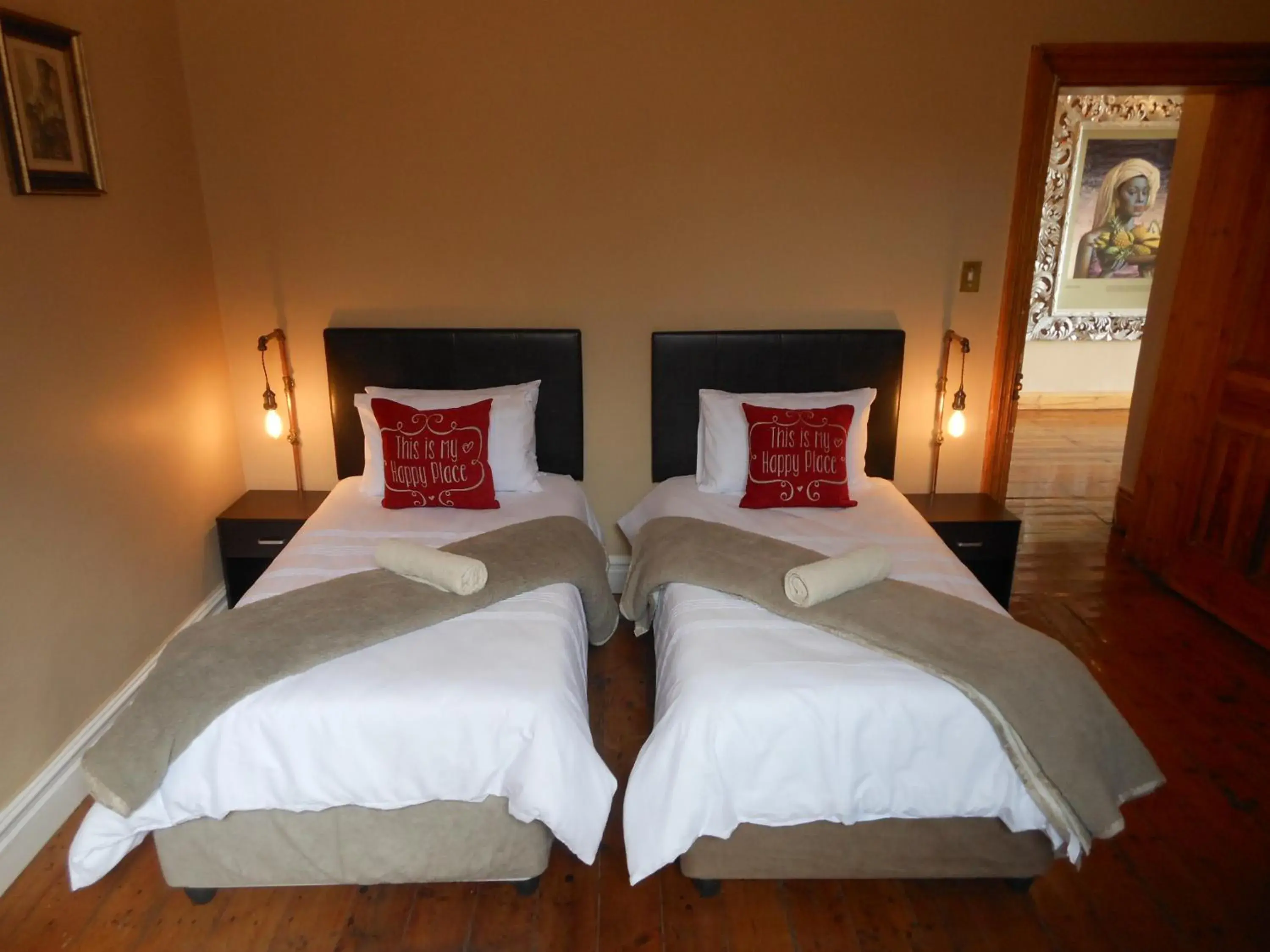 Twin Room - single occupancy in Sandstone Manor Twin Room - single occupancy in Sandstone Manor