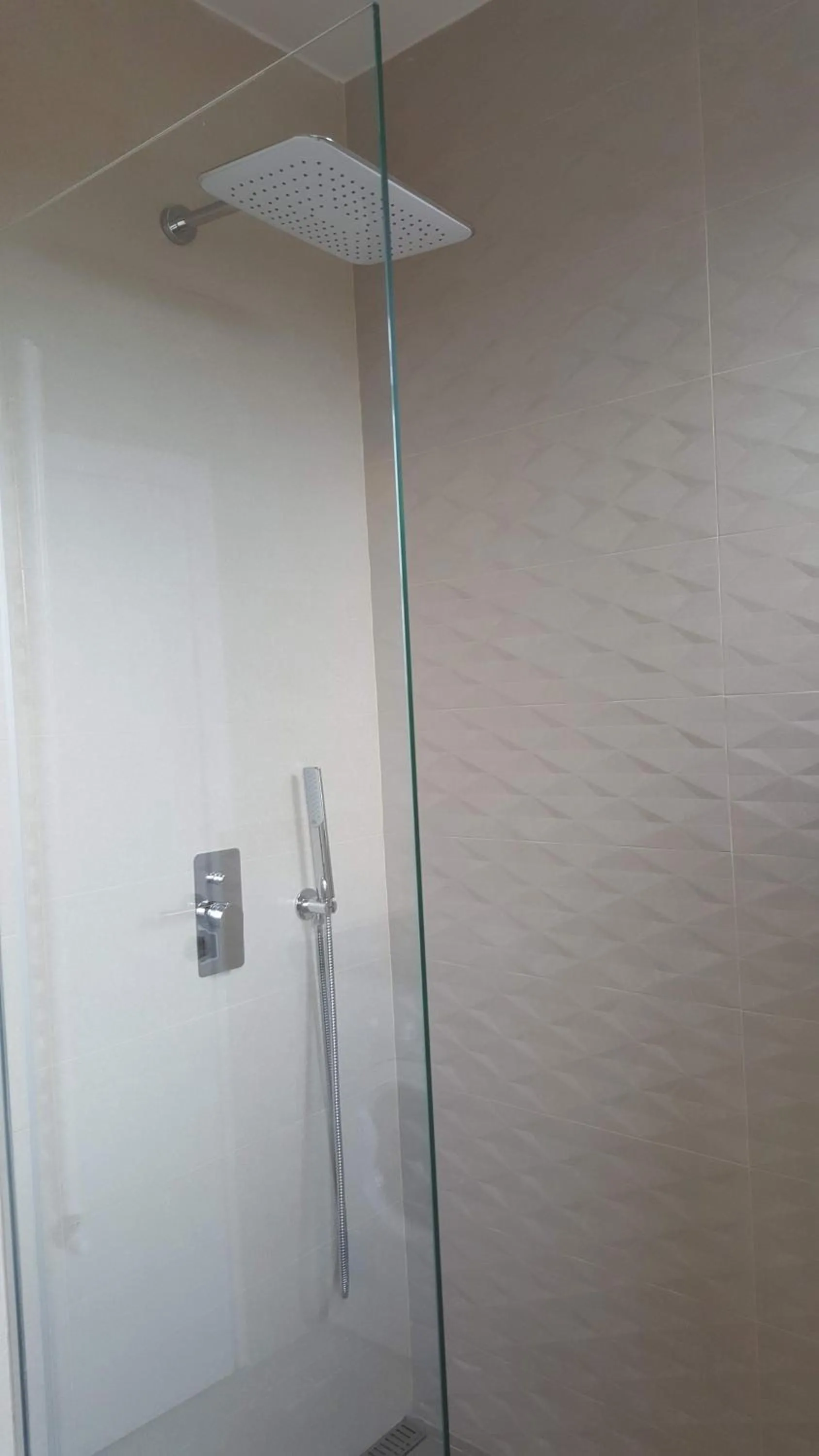 Shower in Urban ZEN with View - City Break Apartments