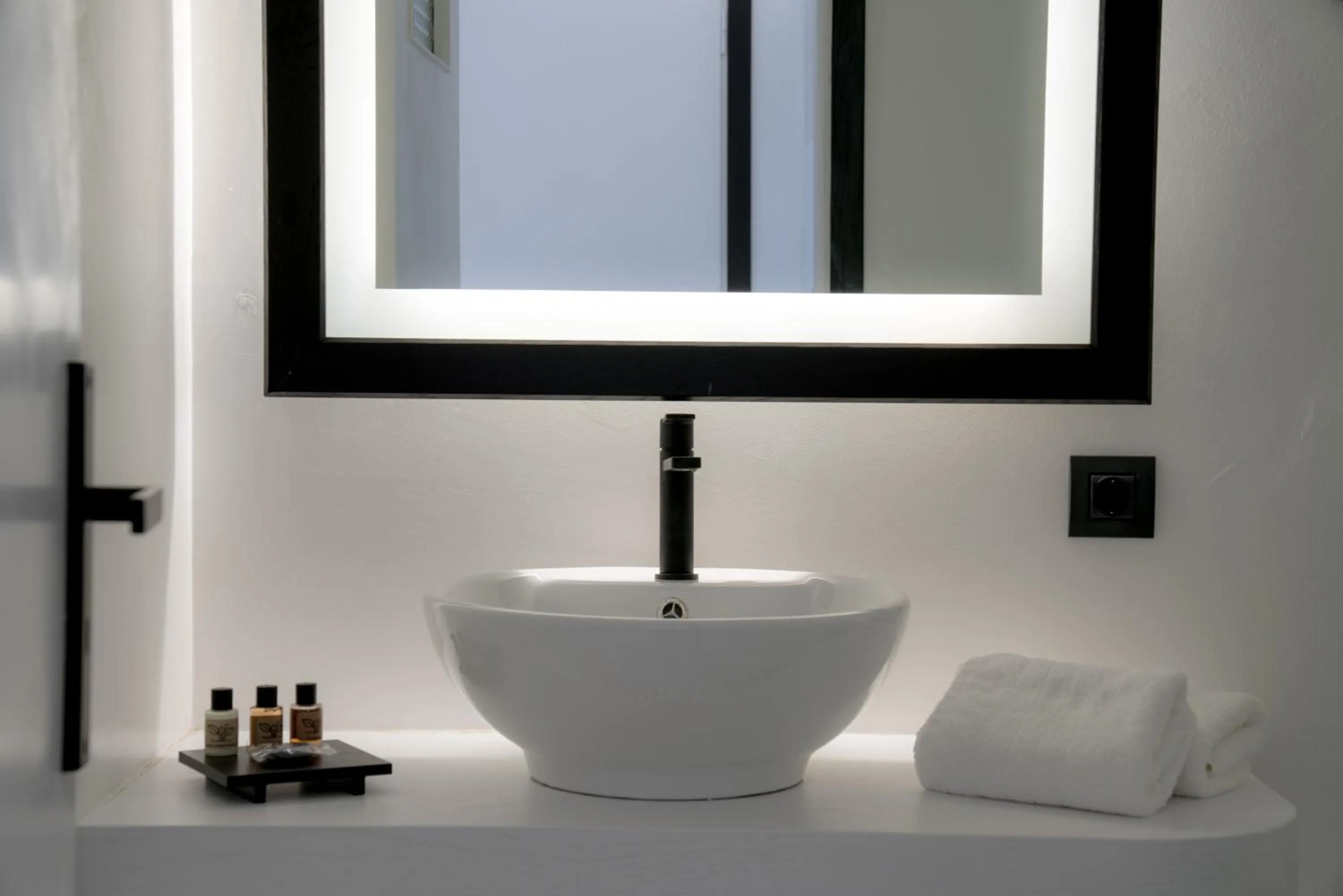 Shower in Divelia Hotel