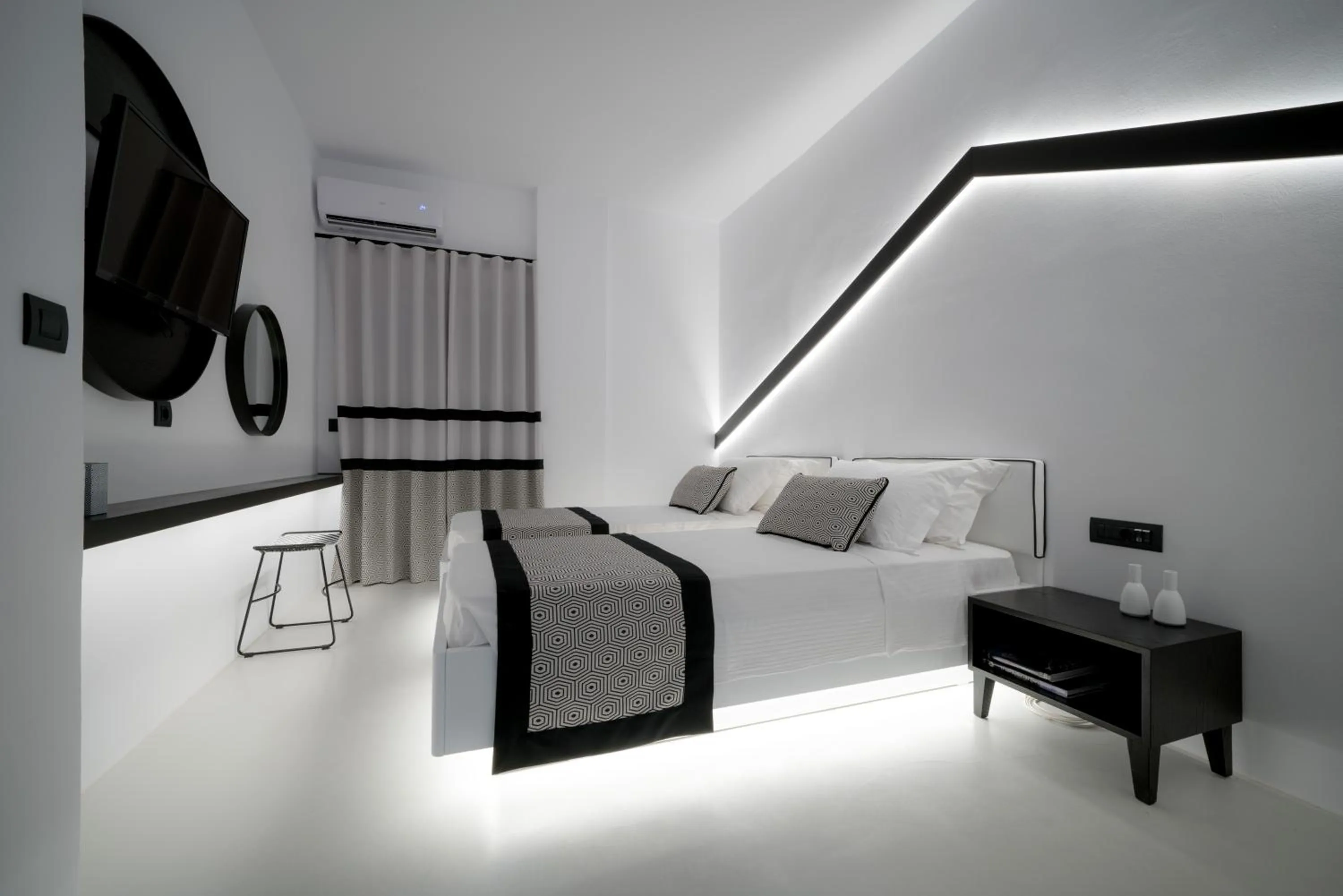 Photo of the whole room, Bed in Divelia Hotel