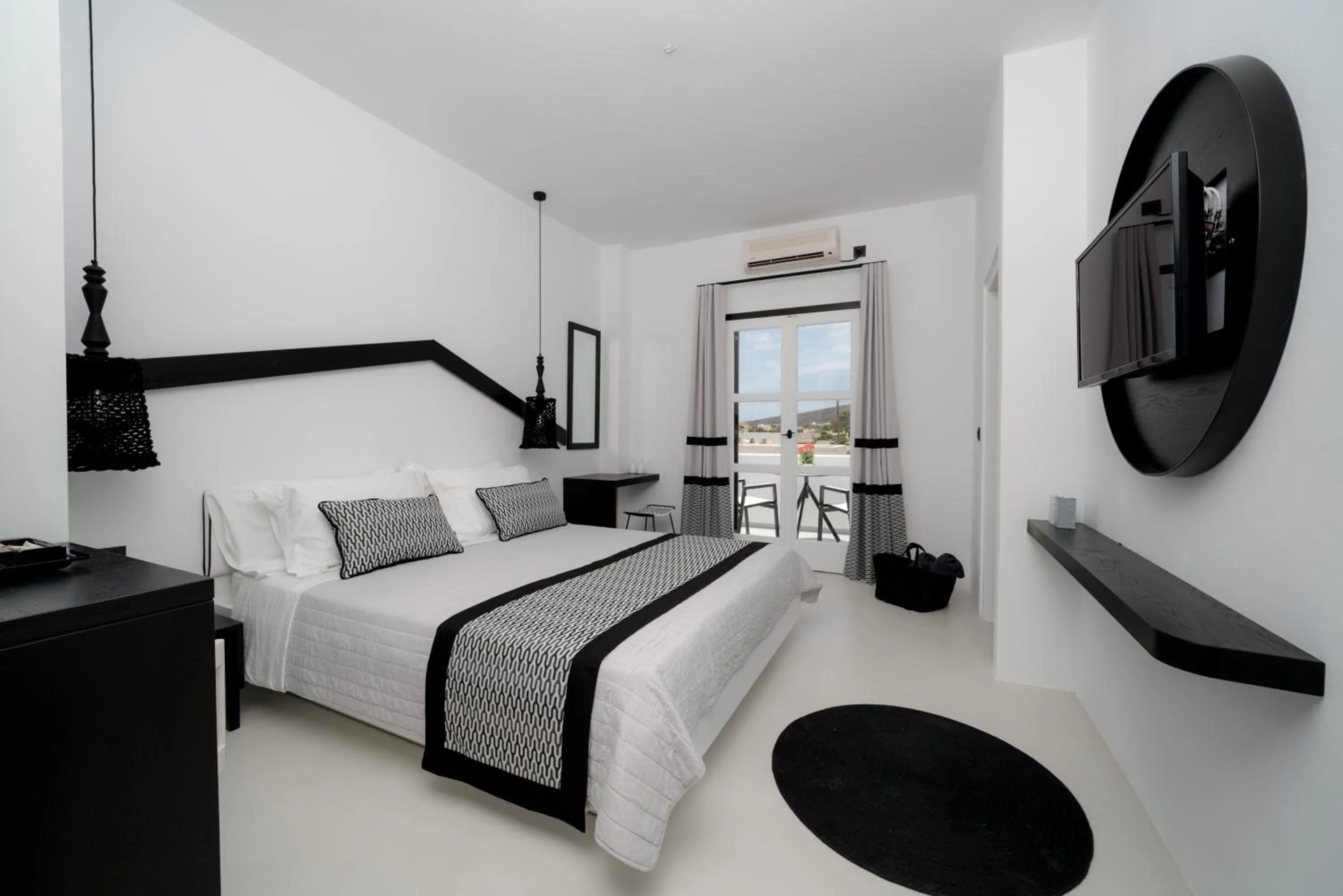 Photo of the whole room, Bed in Divelia Hotel