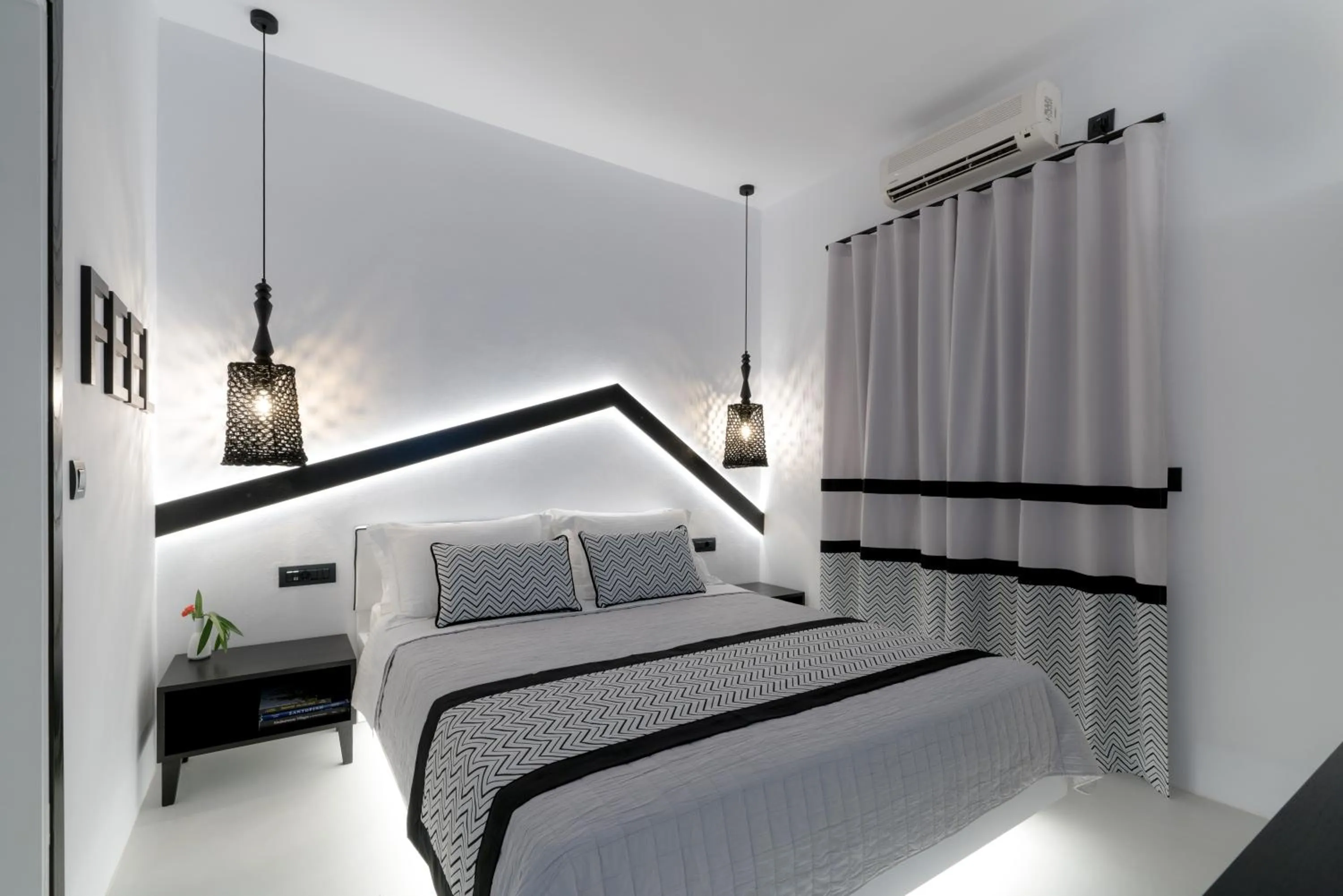 Bedroom, Bed in Divelia Hotel