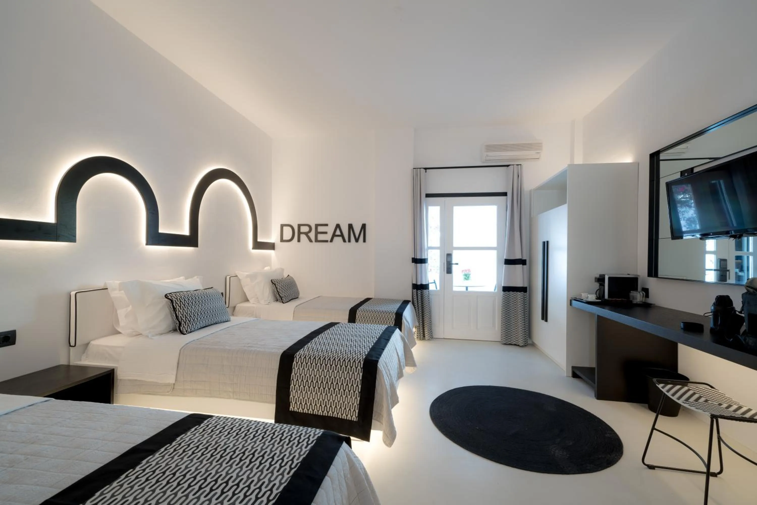 Photo of the whole room, Bed in Divelia Hotel