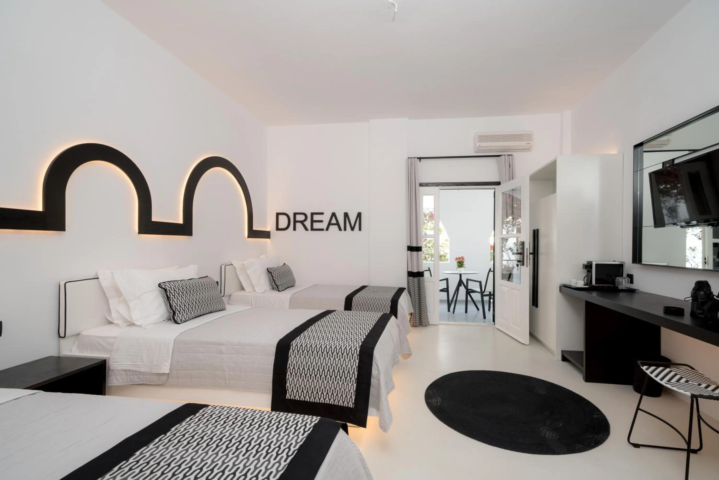 Day, Bed in Divelia Hotel