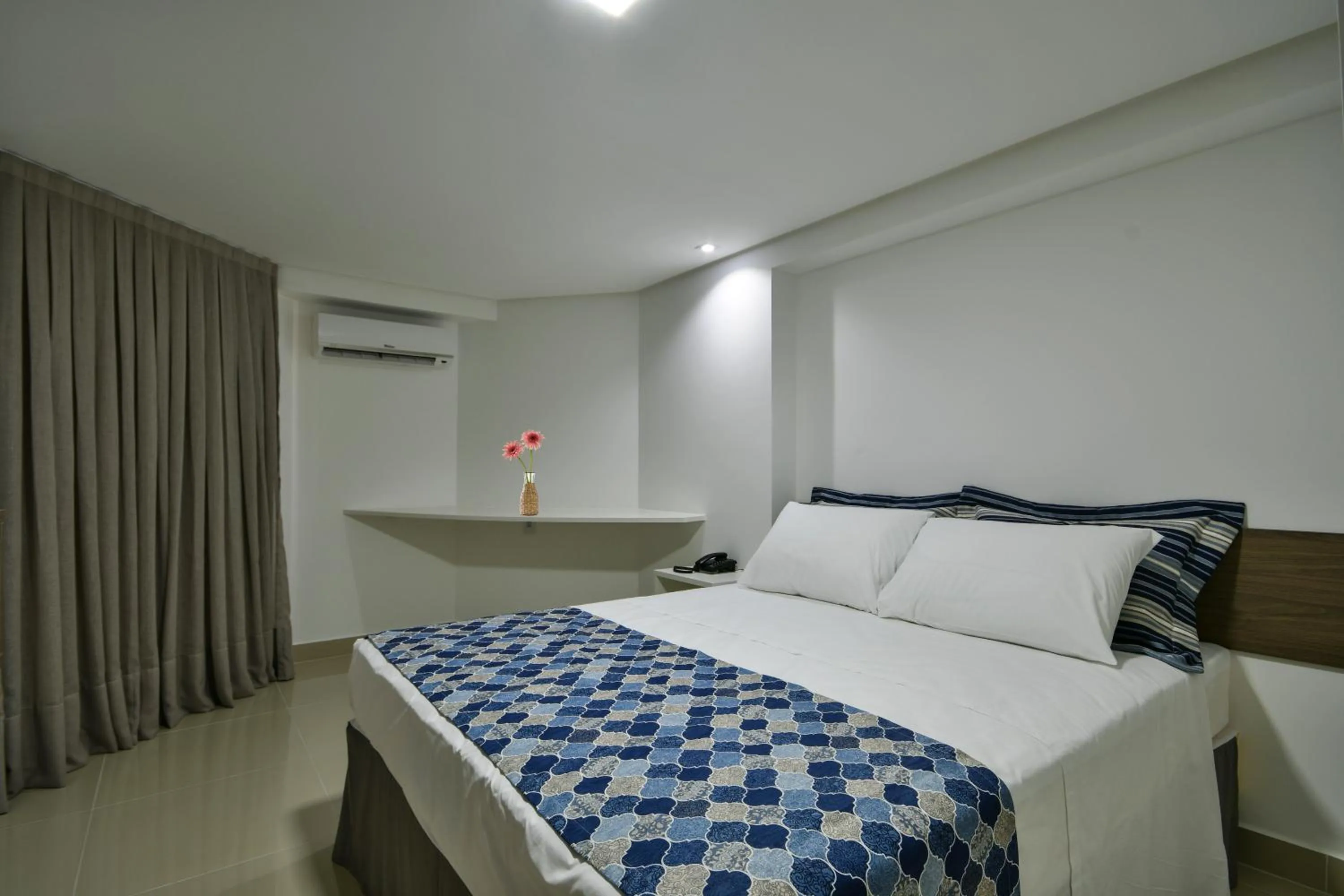 Bed in Littoral Gold Flat