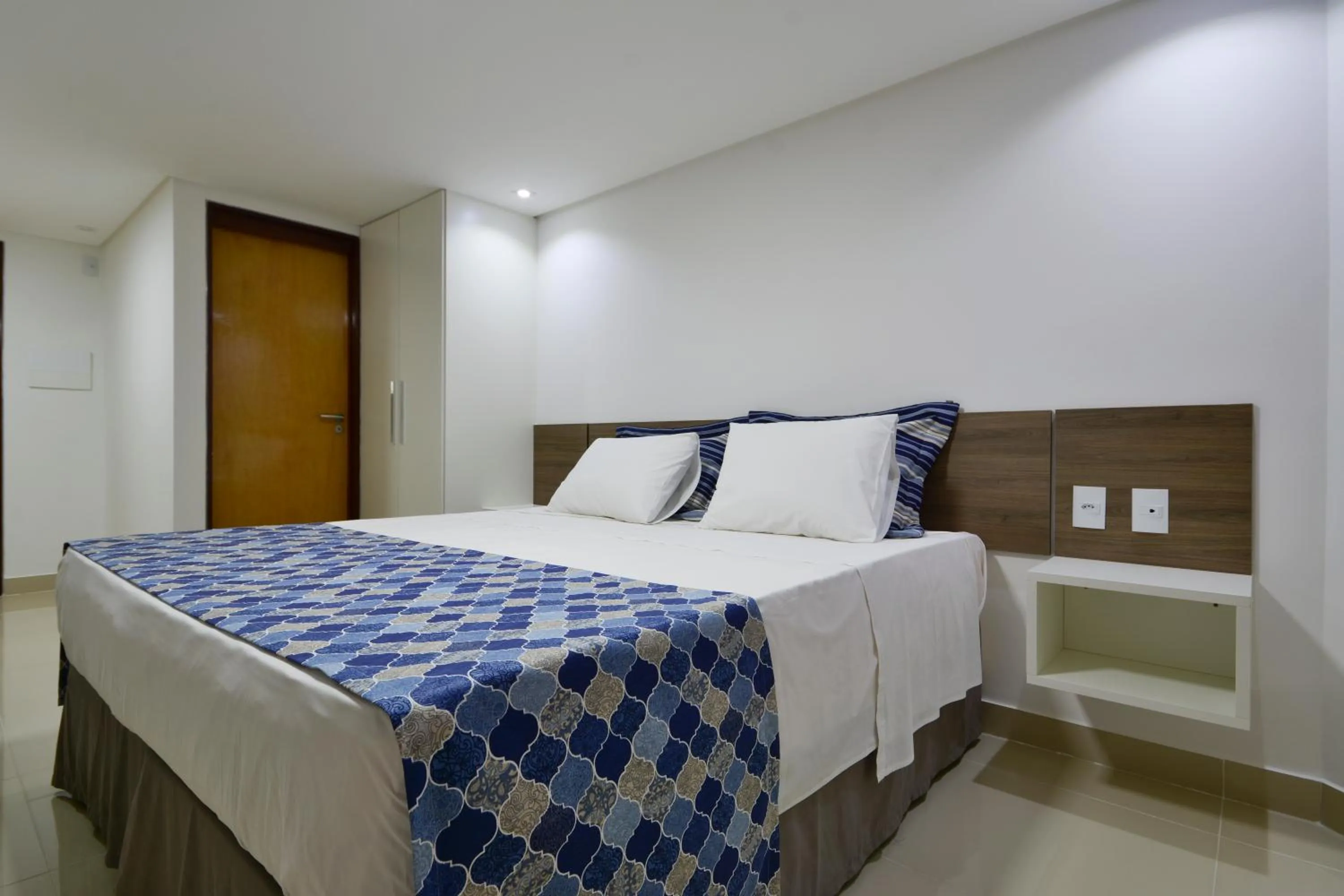 Bed in Littoral Gold Flat