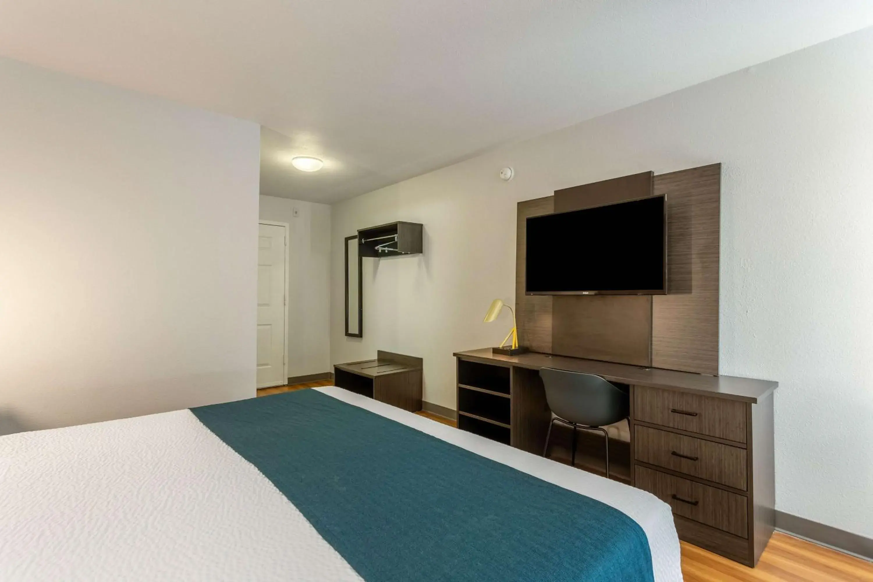 Photo of the whole room in Motel 6 Boise - Airport Photo of the whole room in Motel 6 Boise - Airport