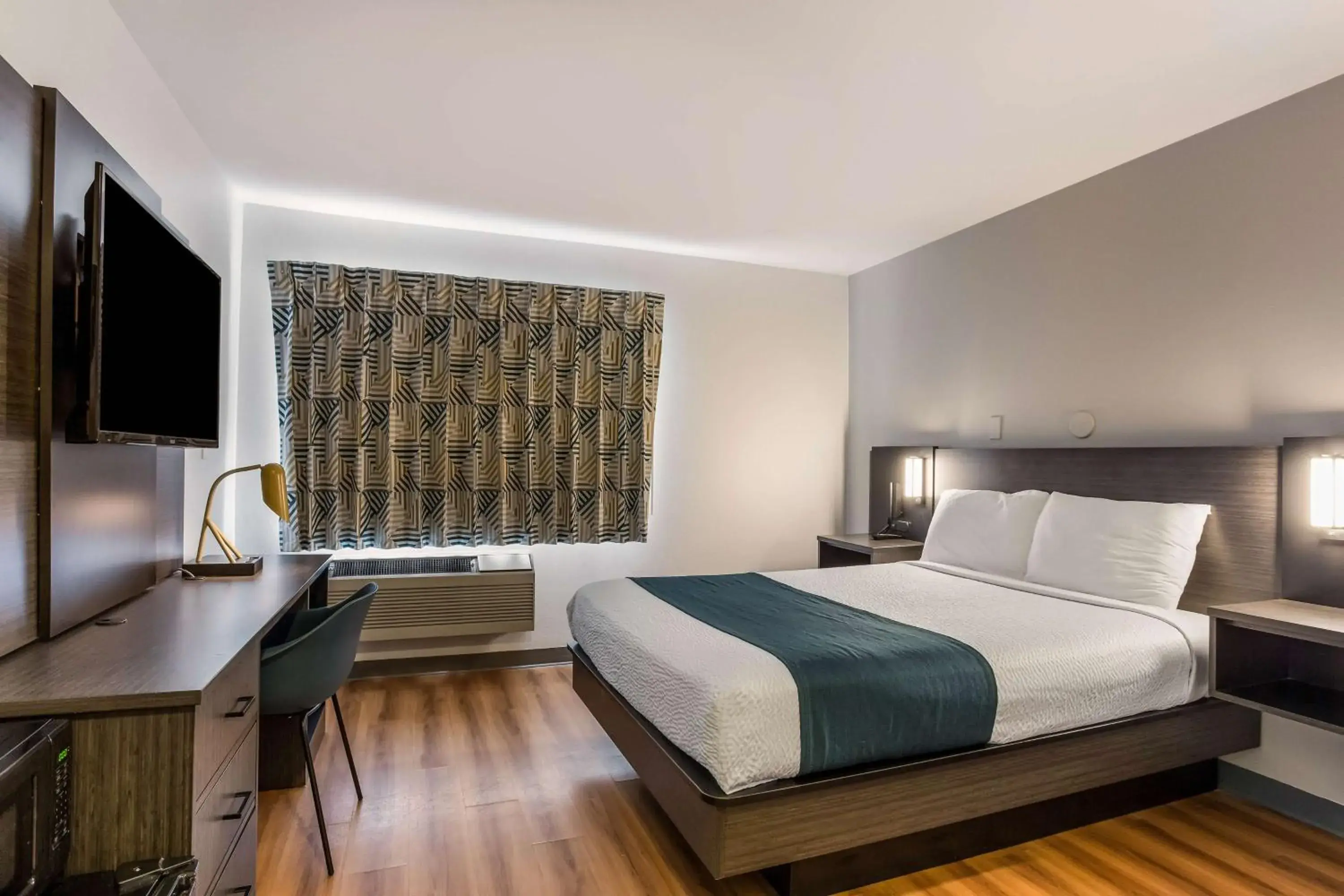 Deluxe Queen Room - Non-Smoking in Motel 6 Boise - Airport Deluxe Queen Room - Non-Smoking in Motel 6 Boise - Airport