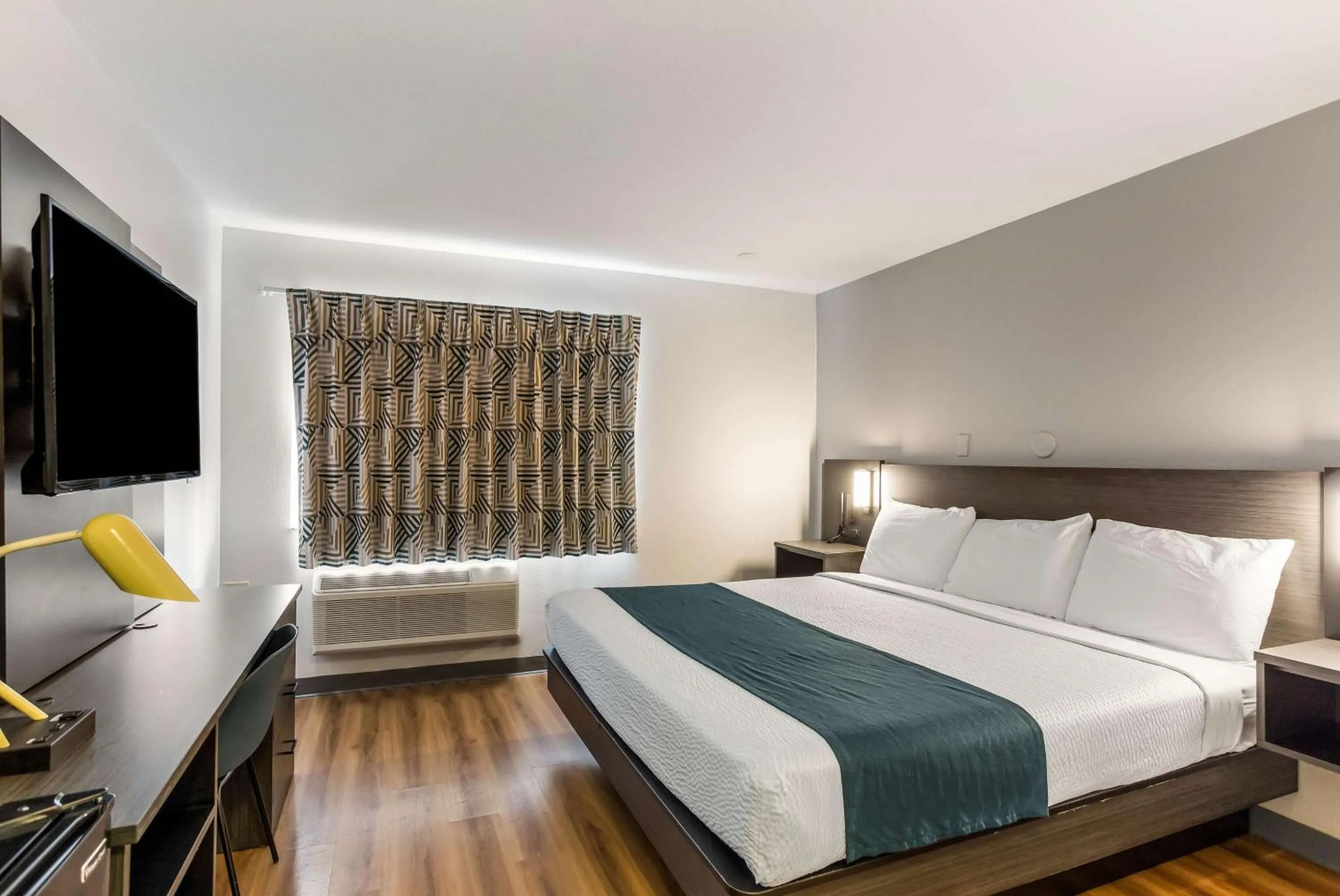 Photo of the whole room in Motel 6 Boise - Airport