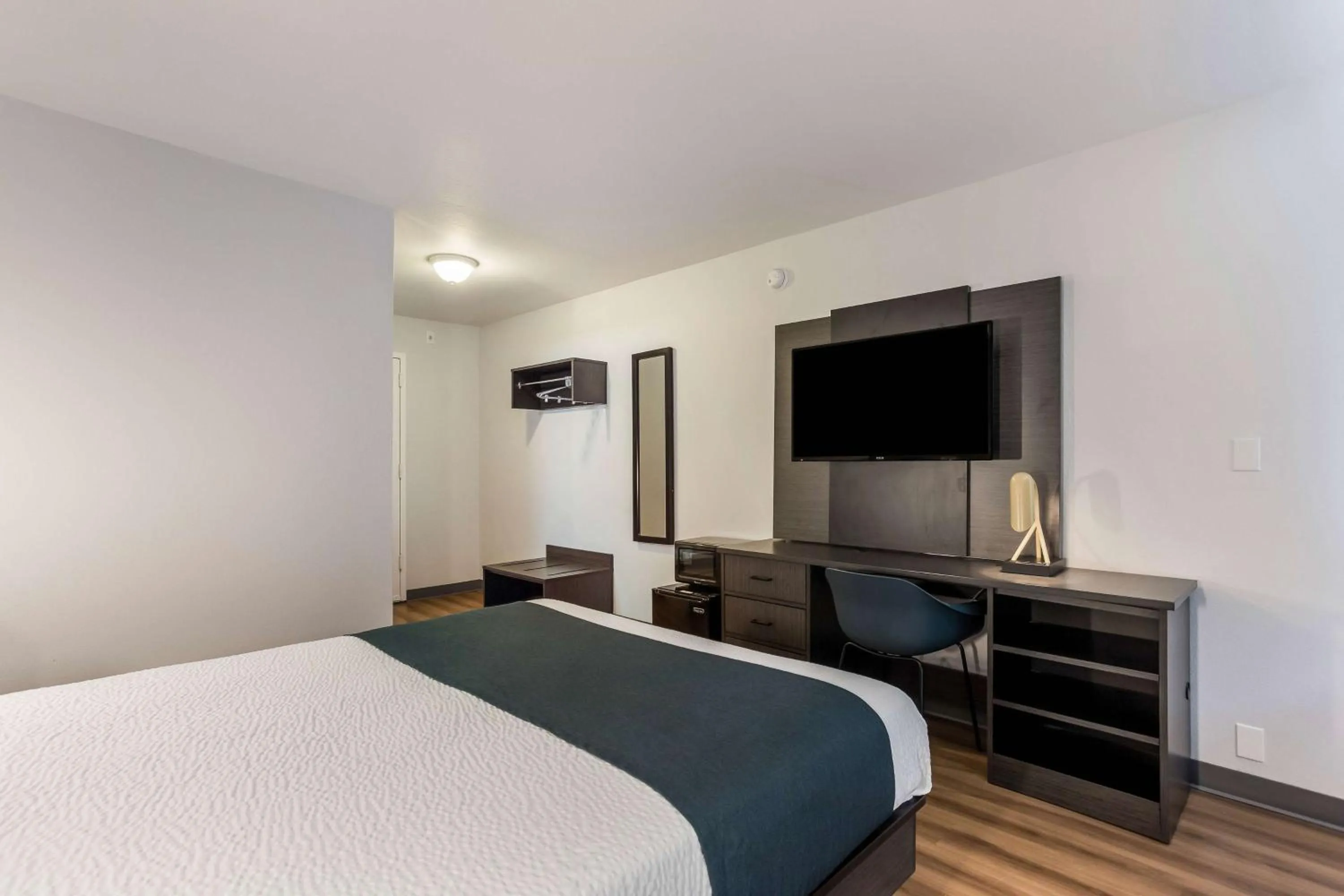 Photo of the whole room in Motel 6 Boise - Airport