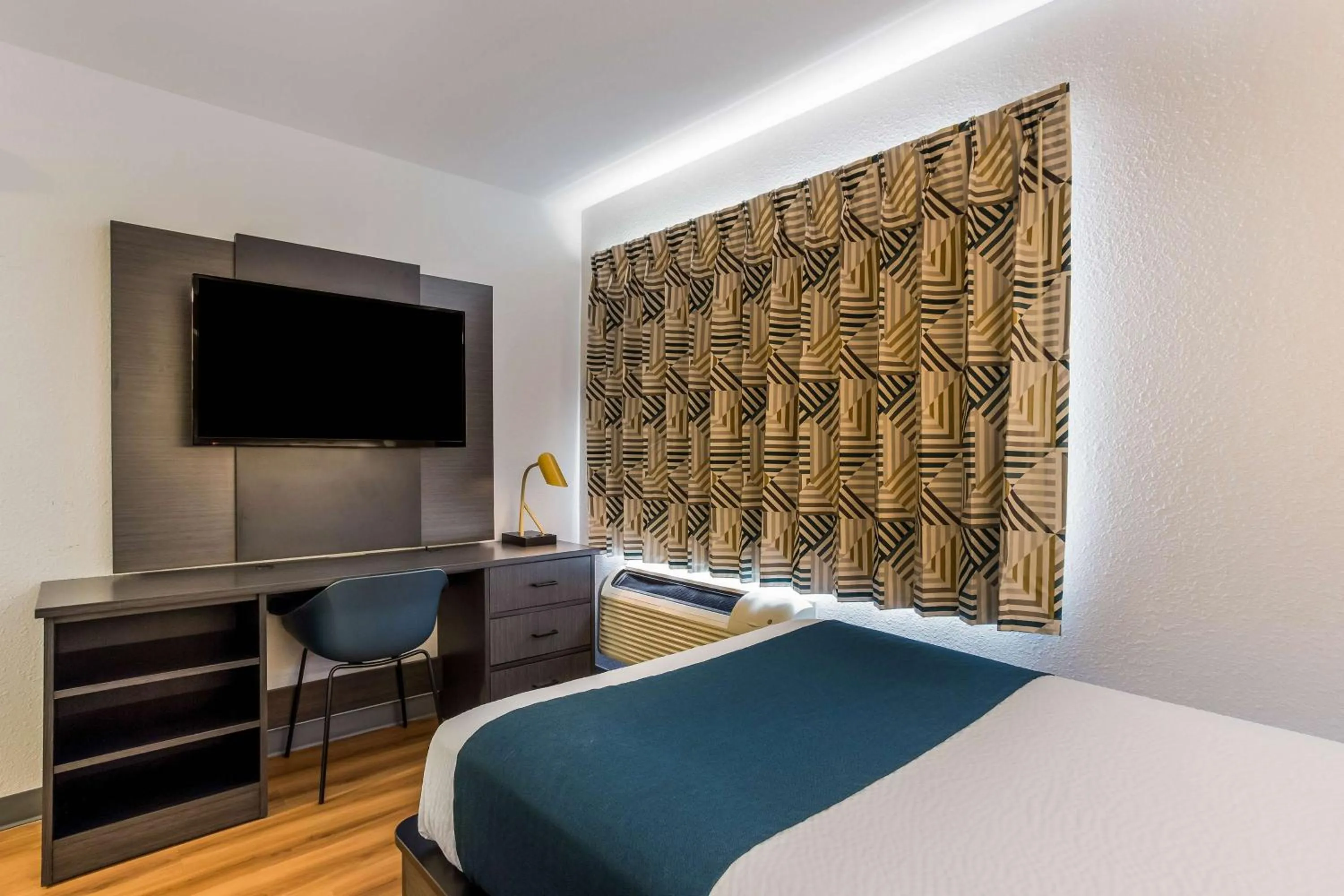 Photo of the whole room in Motel 6 Boise - Airport