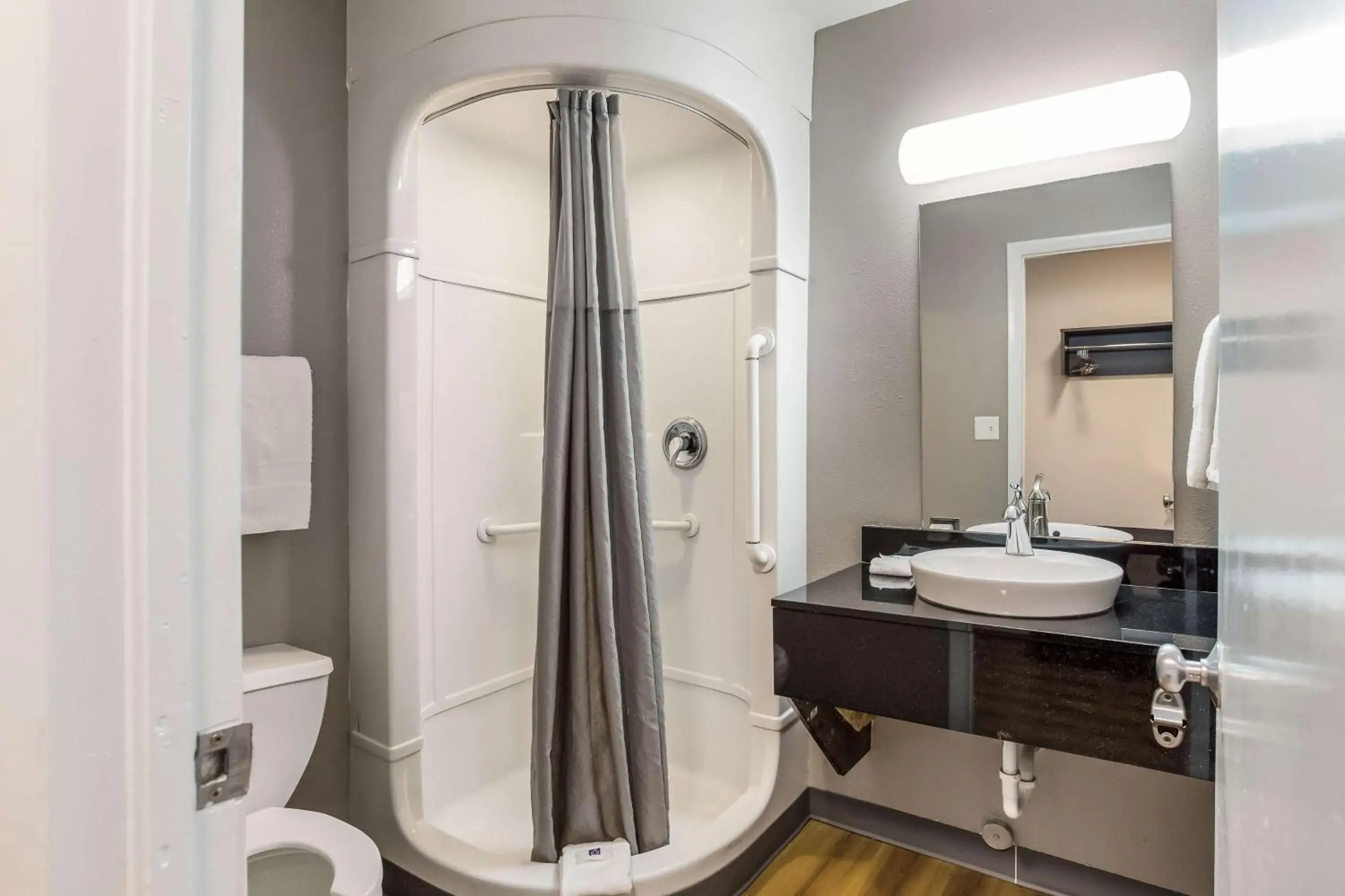 Quadruple Room - single occupancy - Non-Smoking in Motel 6 Boise - Airport Quadruple Room - single occupancy - Non-Smoking in Motel 6 Boise - Airport